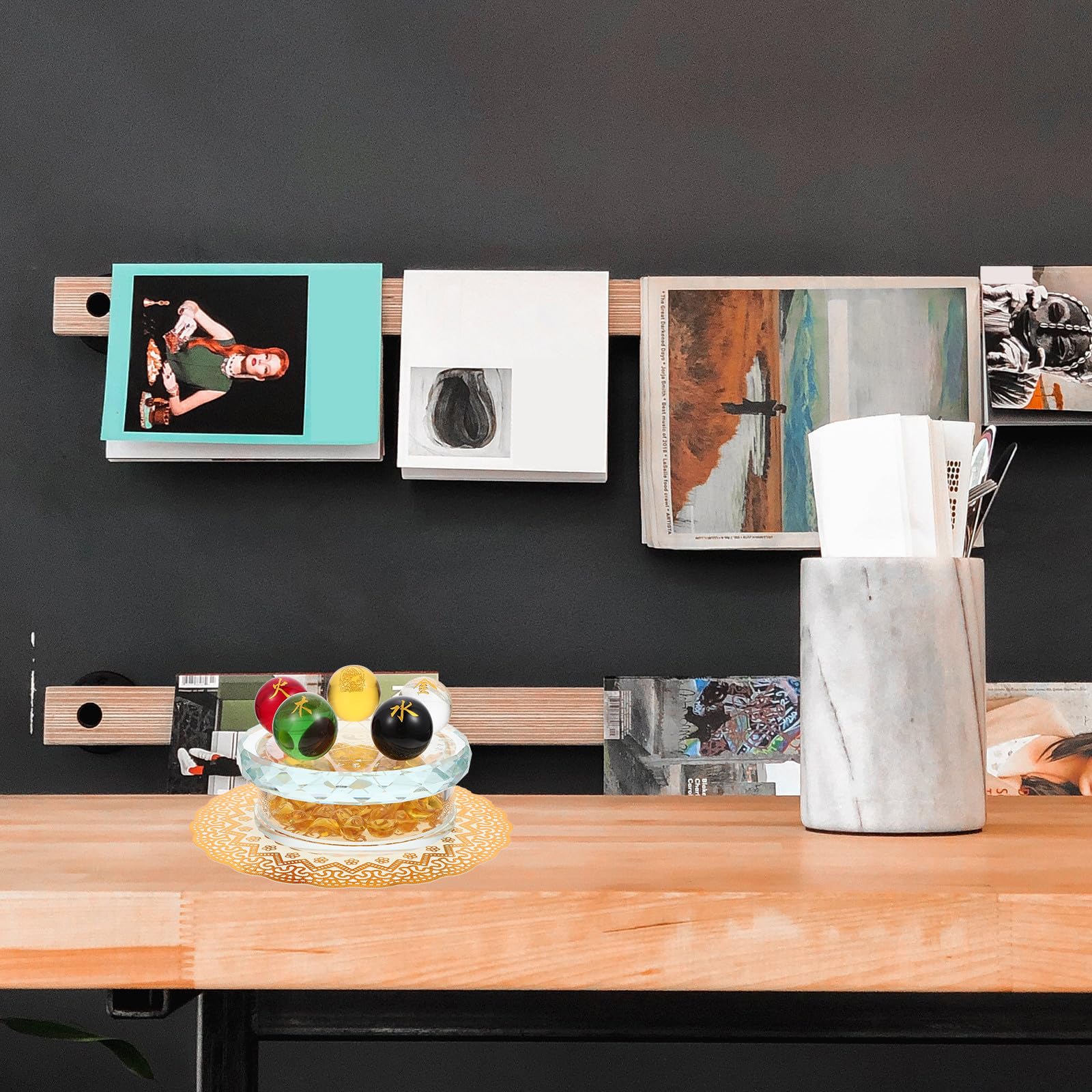 Decoración de Escritorio con Esfera de Vidrio Adornada y Soporte