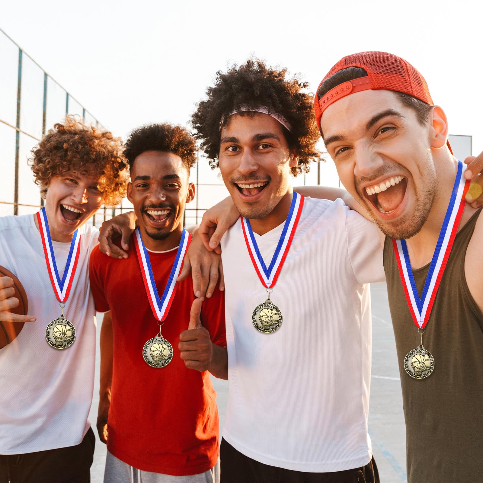 Remuuly 60 medallas de oro de 5 cm para fútbol, béisbol, voleibol, fútbol, porrista, premios de metal, premios a granel con cintas para el cuello, premios de trofeo, regalos para competiciones
