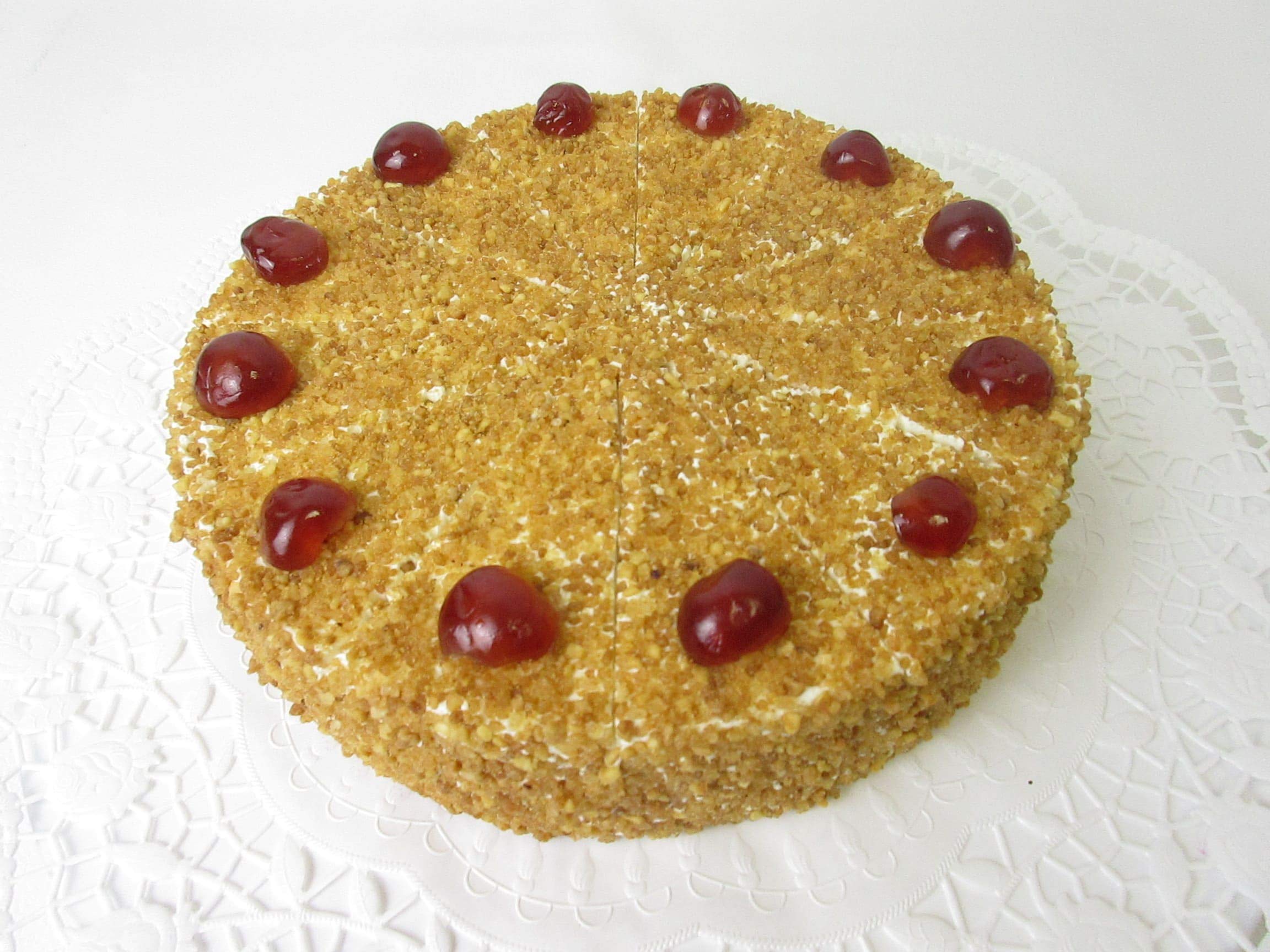 Vegane Krokant-Kirsch-Kreme Torte