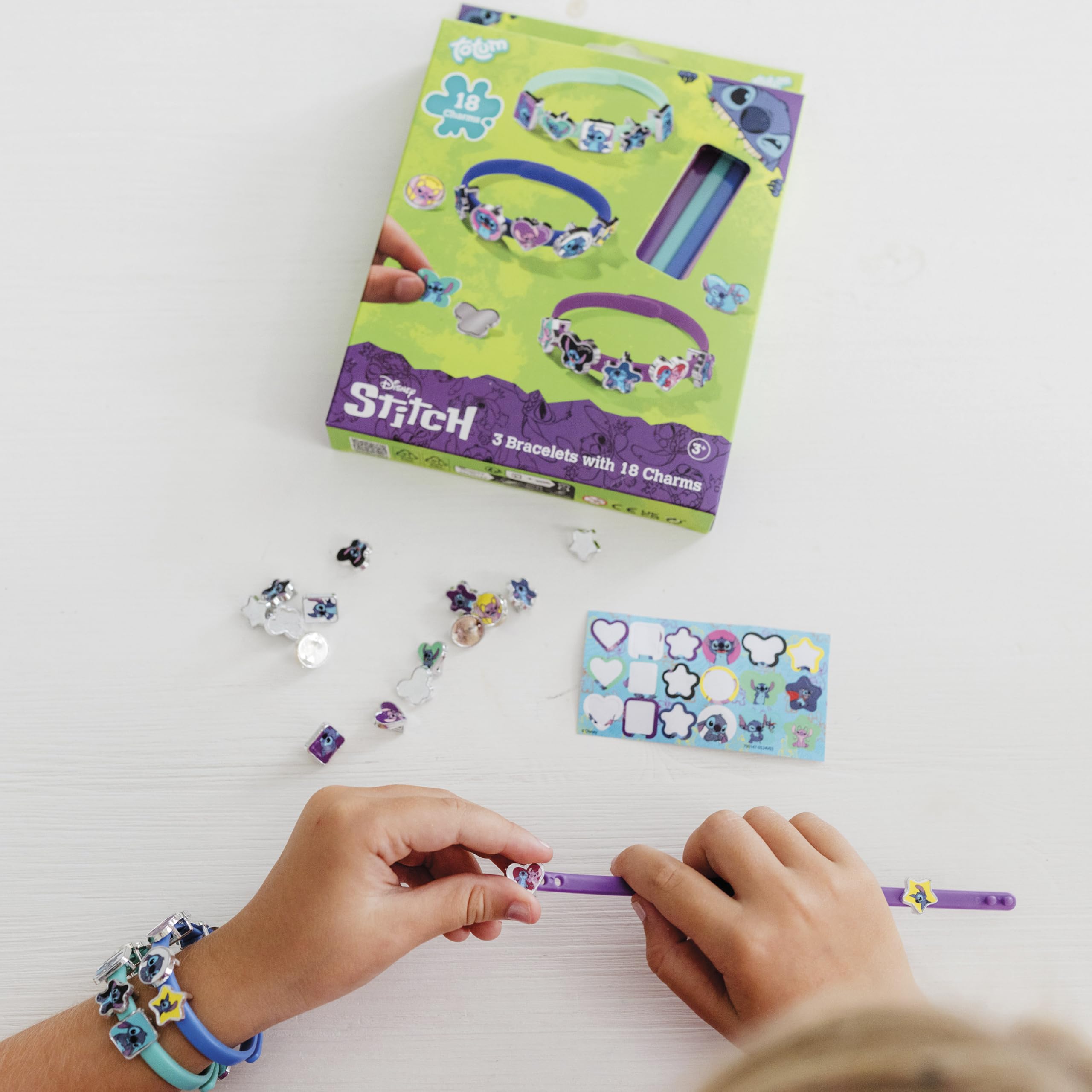 Stitch zestaw bransoletek z 18 charmsami dla dzieci | bransoletki z charmsami w kolorze żółtym, niebieskim i czerwonym do kreatywnego samodzielnego ozdobienia – wyjątkowa zabawa z