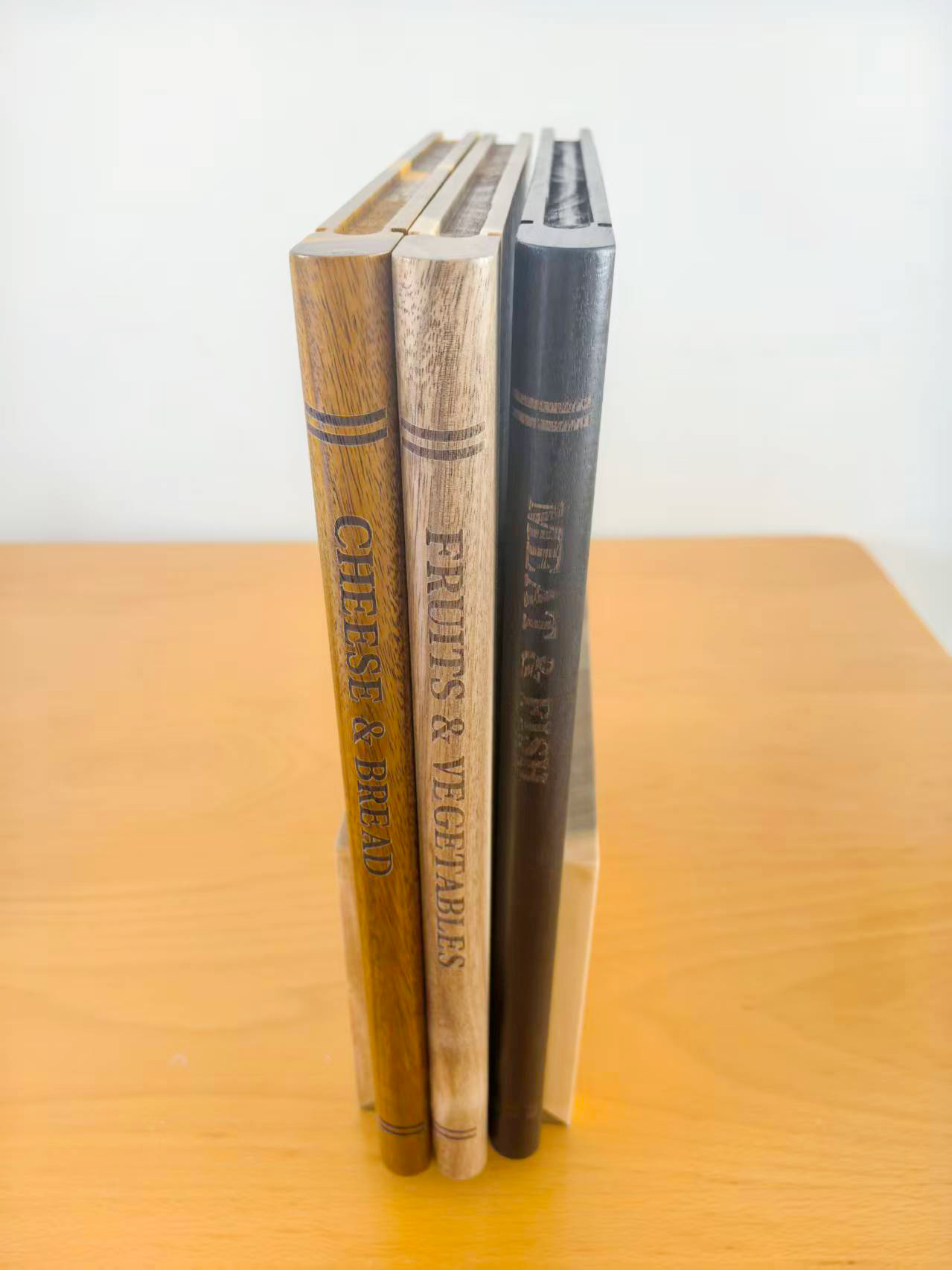 Juego de 3 Tablas de Cortar con Forma de Libro y Soporte de Madera, para Preparación de Queso, Pan, Carnes y Verduras, Ideal como Regalo para Inauguración de Hogar miniatura 7