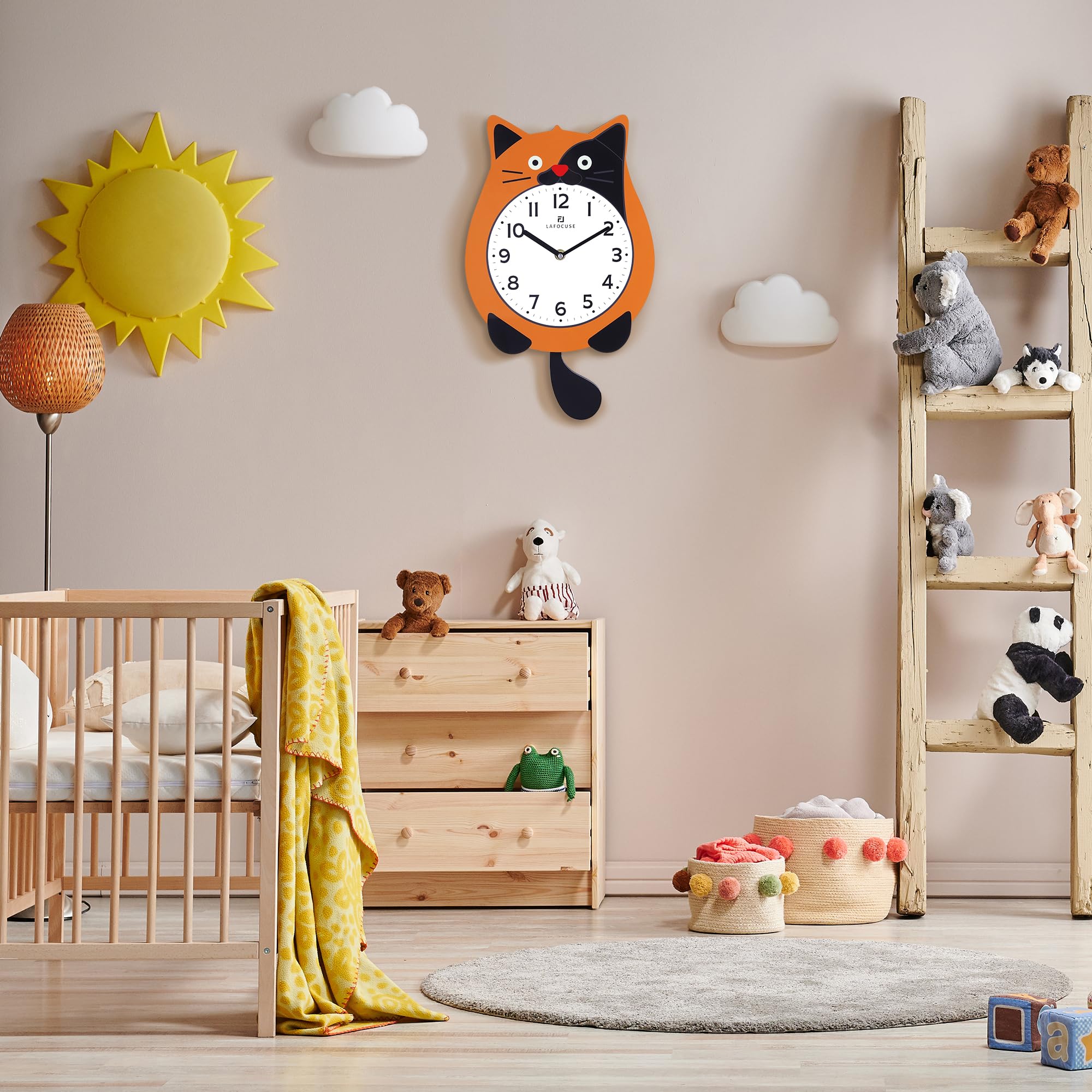 Lafocuse Orologio da Parete Gatto Design Arancione con Pendolo a Coda Mobile, Moderno Orologio da Muro Simpatico Decorativo per Soggiorno Camera da Letto Bambini, 40 x 23.5cm