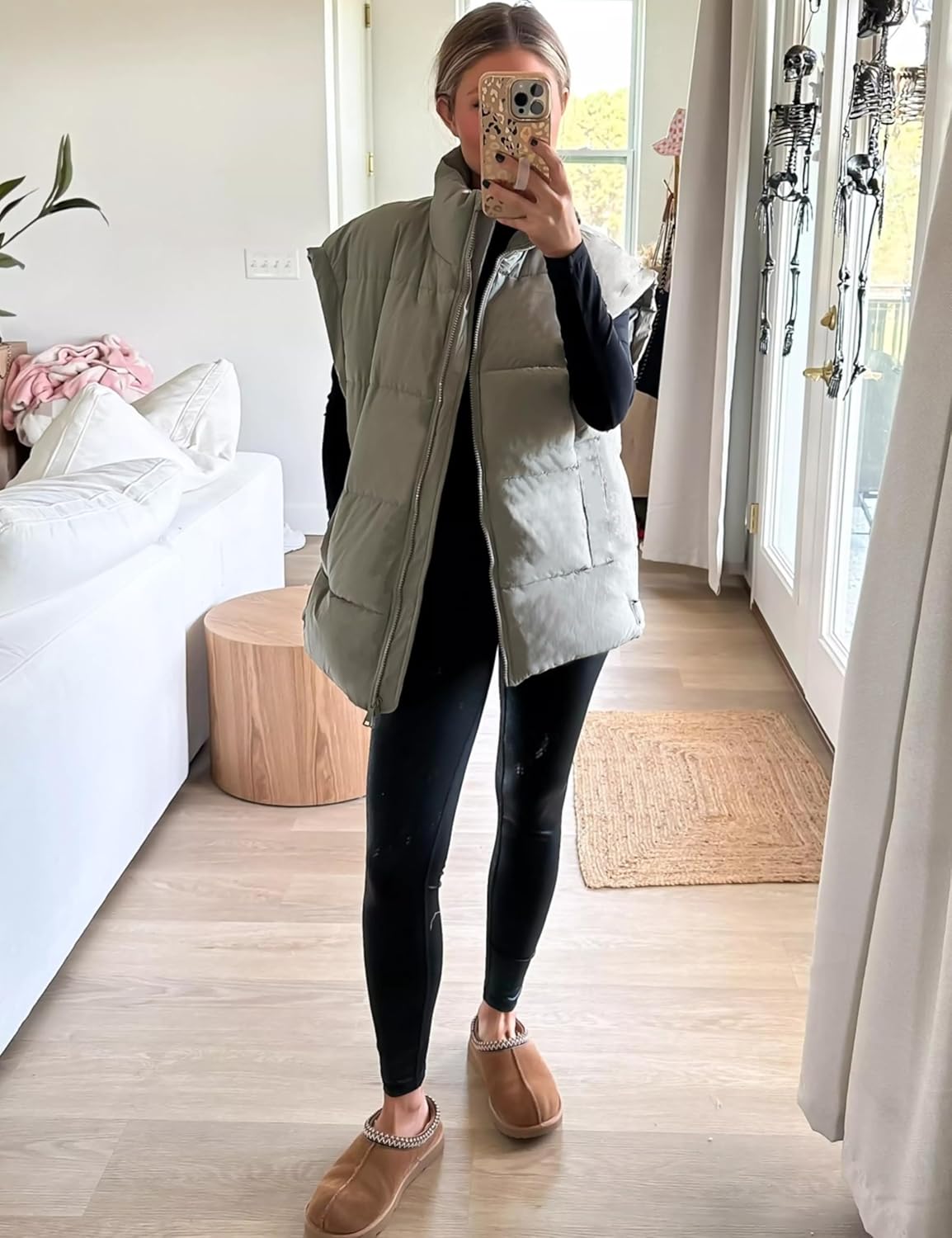 Women's Winter Crop Puffer Vest Lightweight Warm Flysleeve Stand Collar Padded Puffy Jackets Coats with Pockets