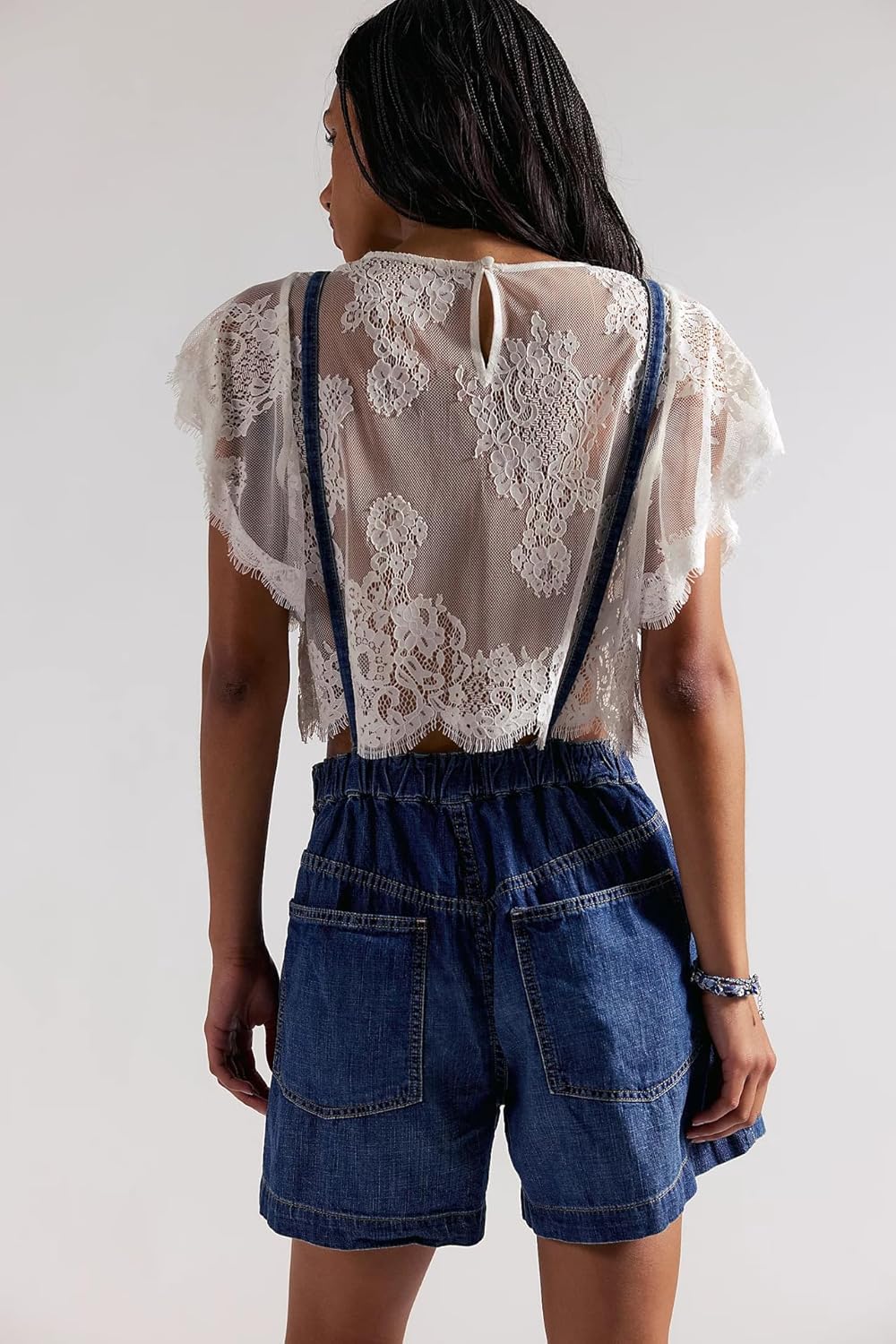 utcoco Women's Denim Short Overalls Backless Adjustable Strap Rompers Summer Casual Loose Fit Shortalls with Pockets