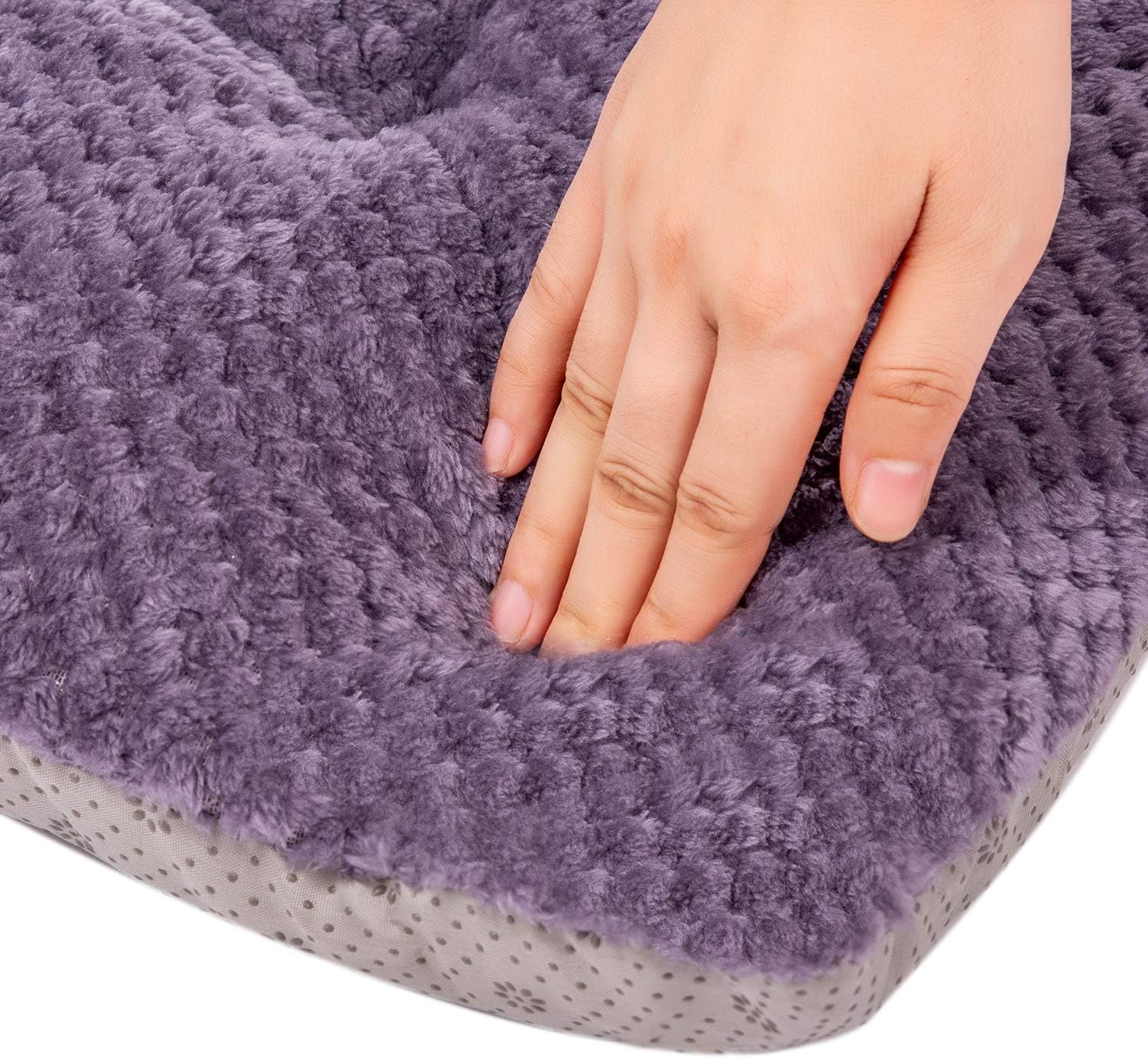 WONDER MIRACLE Fuzzy Deluxe Pet Beds, Super Plush Dog or Cat Beds Ideal for Dog Crates, Machine Wash & Dryer Friendly (23" x 35", L-Grape Purple)