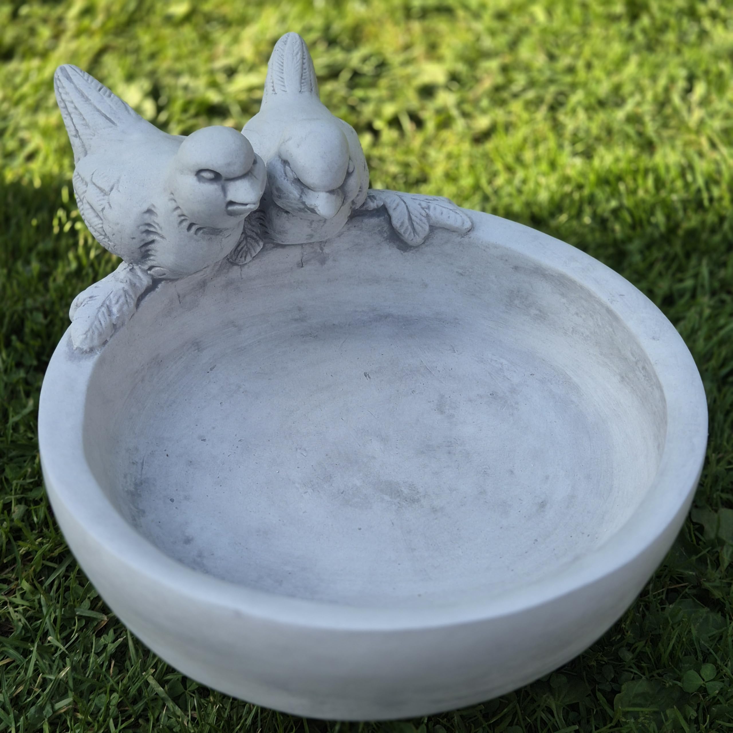 FABRIQ Abreuvoir 36 cm – 7 kg en pierre coulée – Abreuvoir classique pour oiseaux avec motif d'oiseau – Résistant aux intempéries et au gel – Décoration de jardin