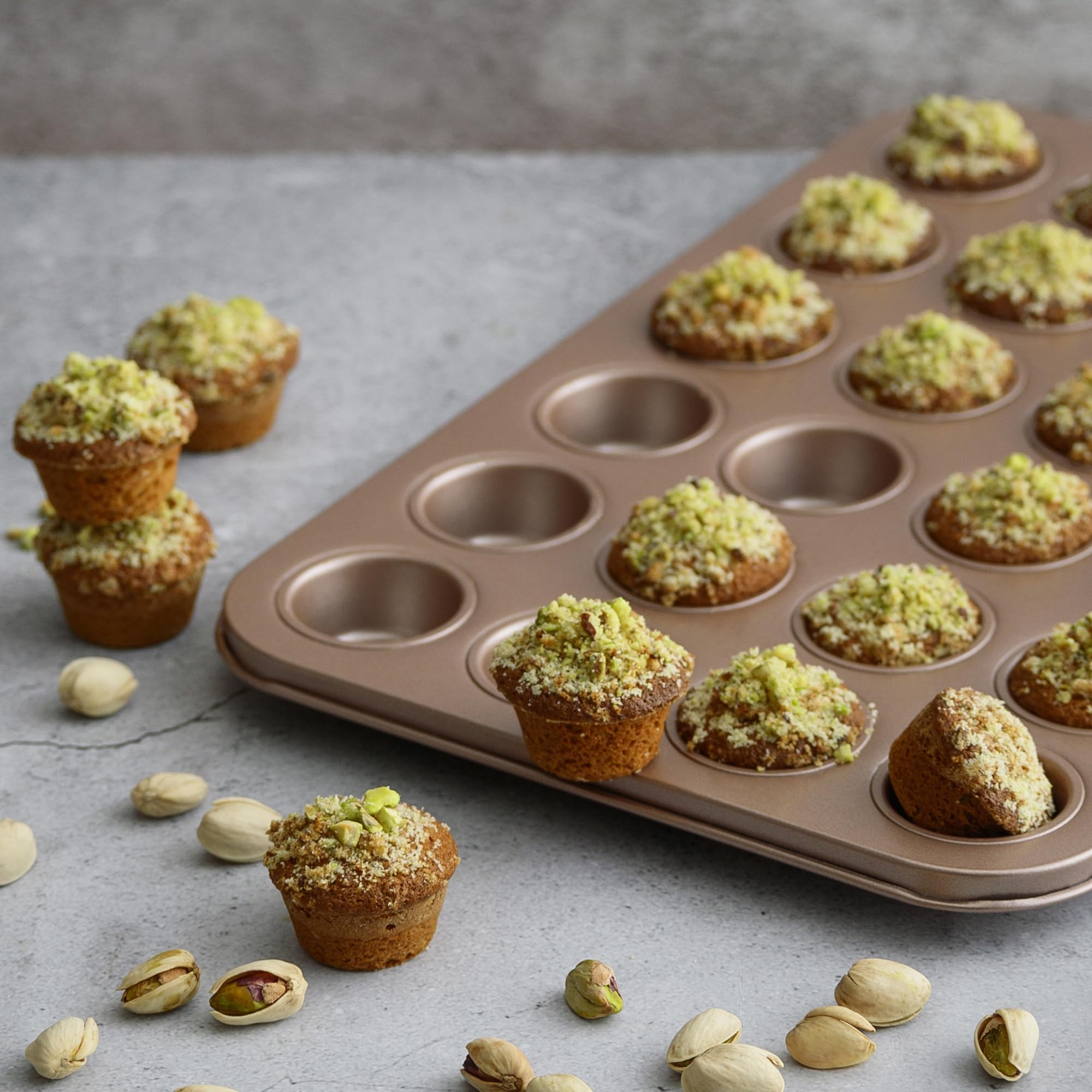 HAPPIELS Antihaftbeschichtete Mini-Muffinform für 24 Muffins, PFOA-frei, ungiftig, Mini-Cupcake-Form, beste antihaftbeschichtete Muffinformen, Karbonstahl, kleine Muffinformen, Cupcake-Backformen
