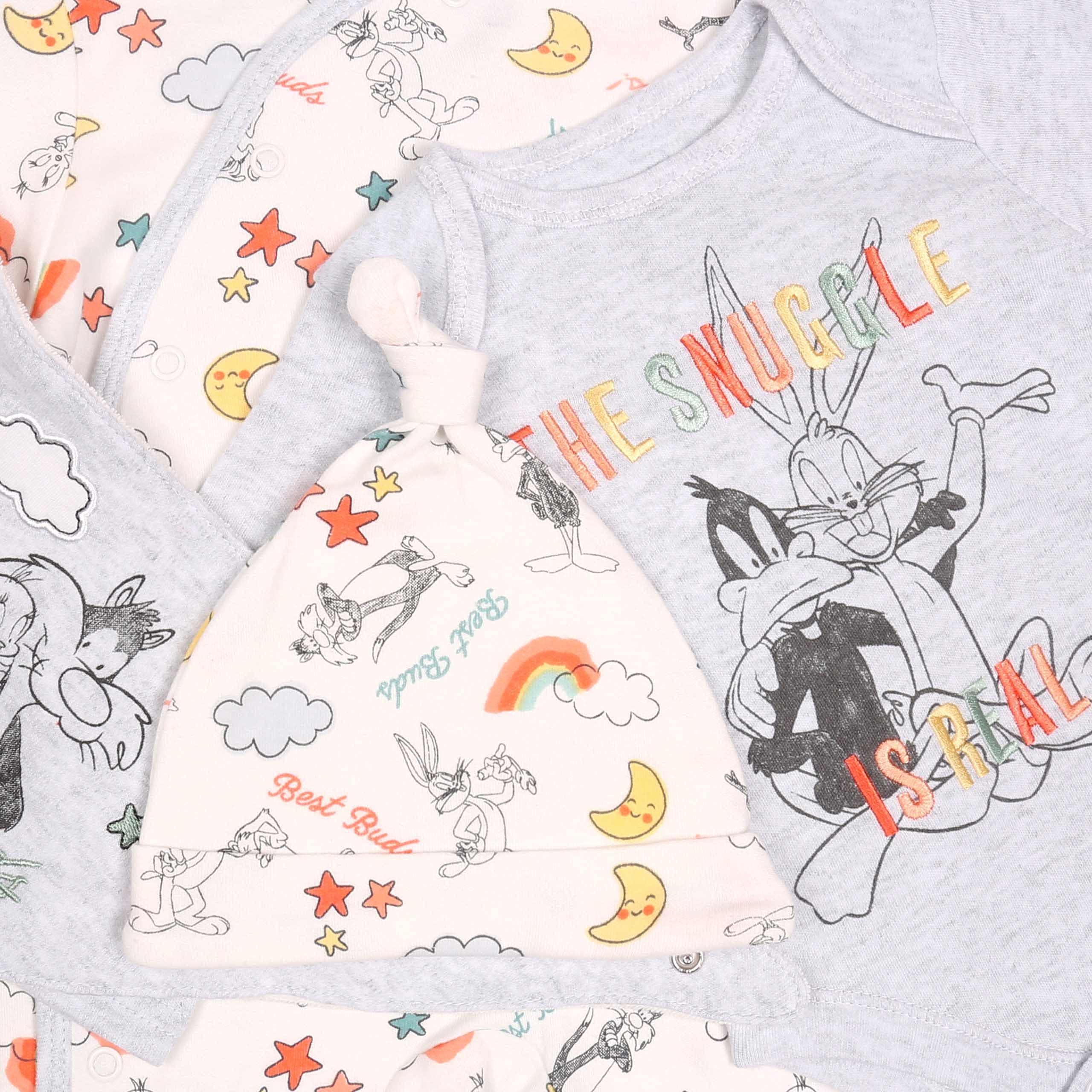 sarcia.eu Ensemble pyjama, bonnet et bavoir de couleurs grise et blanche Bugs Bunny DISNEY OEKO-TEX