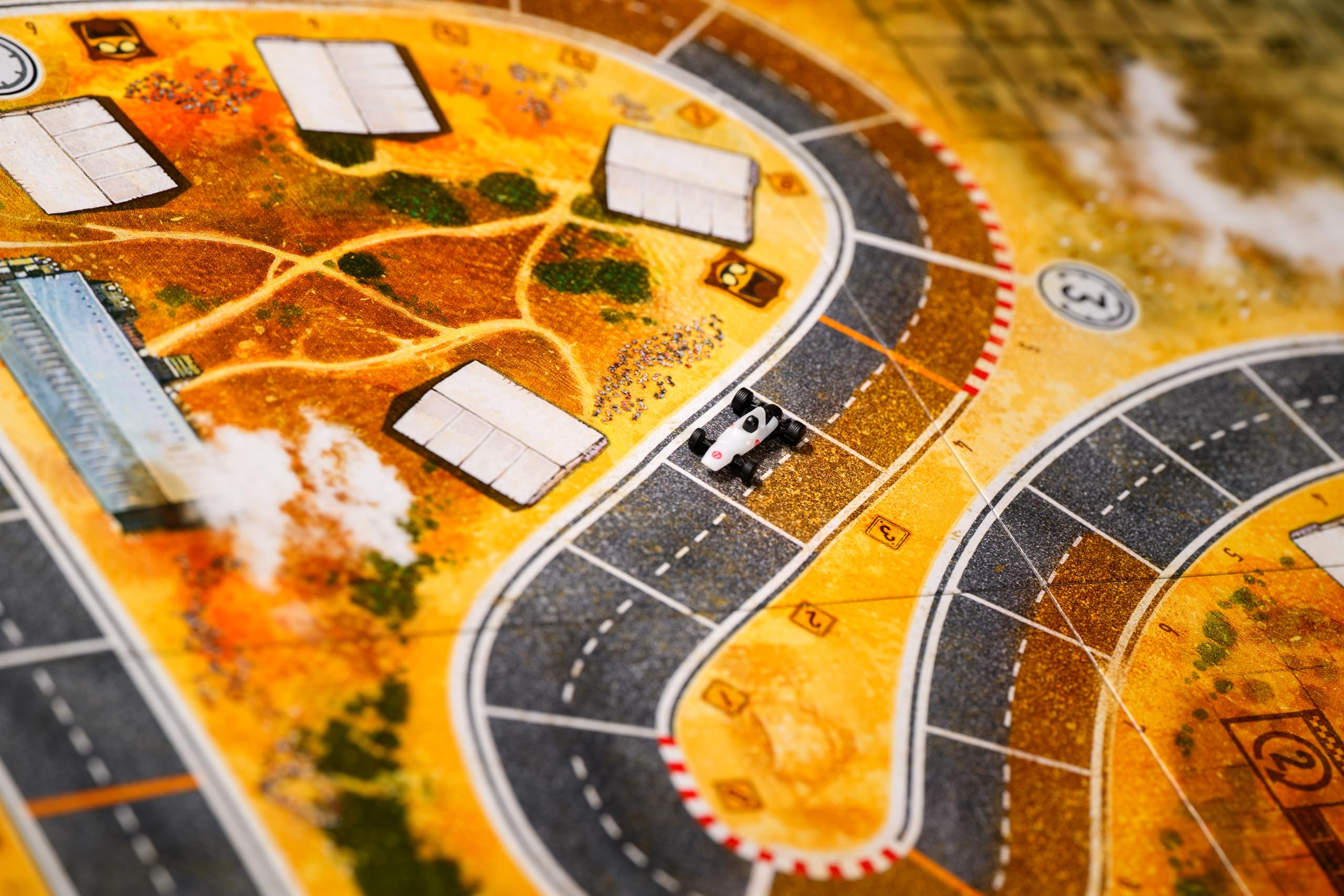 Heat - Pedal to the Metal : Rocky Roads (version anglaise) - Fabriqué par Asmodee | À partir de 10 ans – 1 à 7 joueurs – 60 à 90 minutes de temps de jeu – Jeux de société – Jeu de stratégie/famille