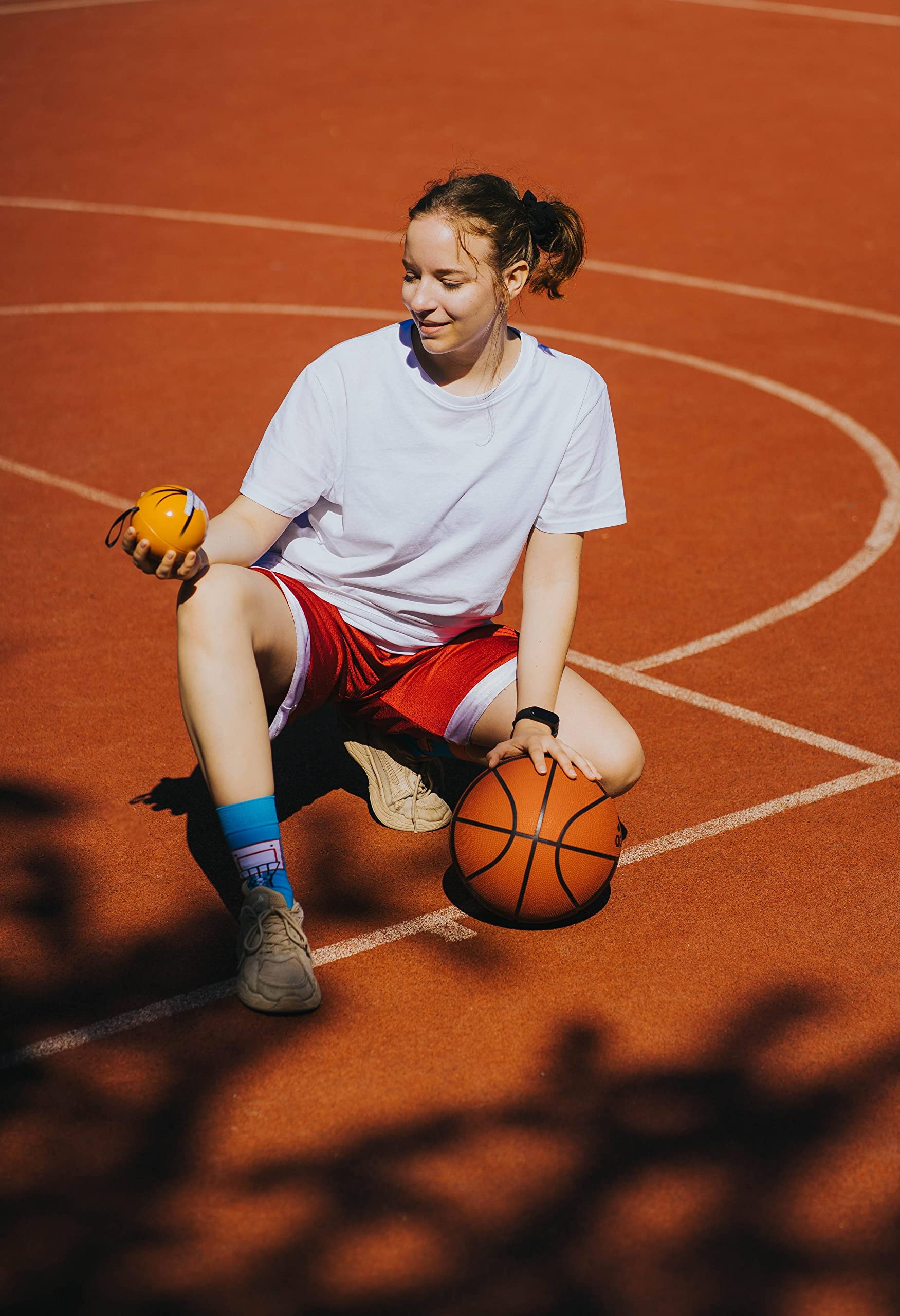 Rainbow Socks - Calzini Palla da basket - Regalo originale, gadget per un giocatore di basket, fan di basket, allenatore di gioco di squadra, sport - 2 paia di calzini lunghi da donna e da uomo