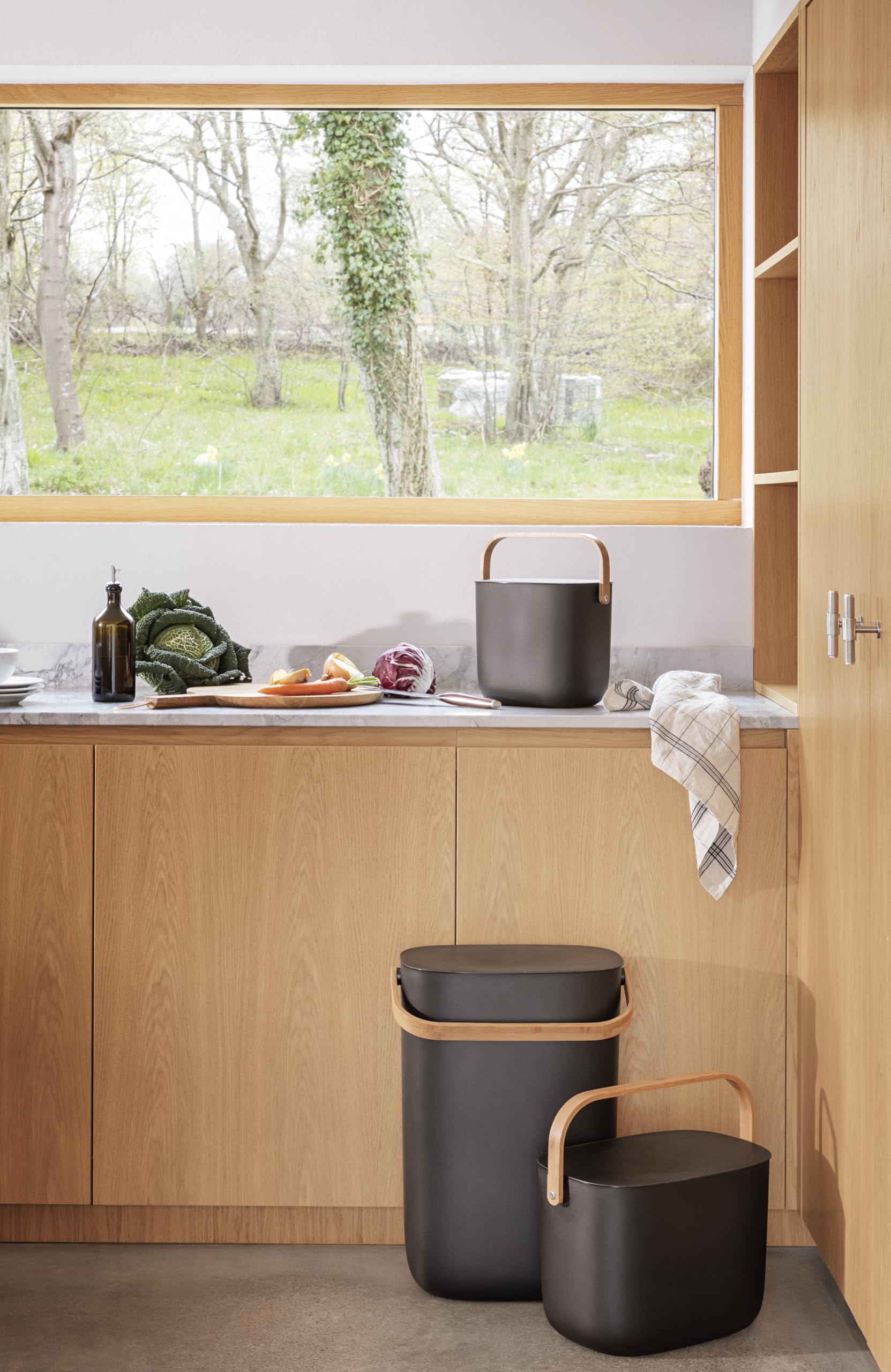 EVA SOLO | Reflect Recycling-Abfallbehälter 33 L | Abfallbehälter im großen Format effizient trennen und recyceln | Intelligente automatische Deckelbalance | Schwarz