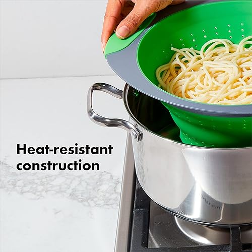 Miniatura 5 de OXO Good Grips - Colador plegable de silicona, 3.5 cuartos de galón, color verde