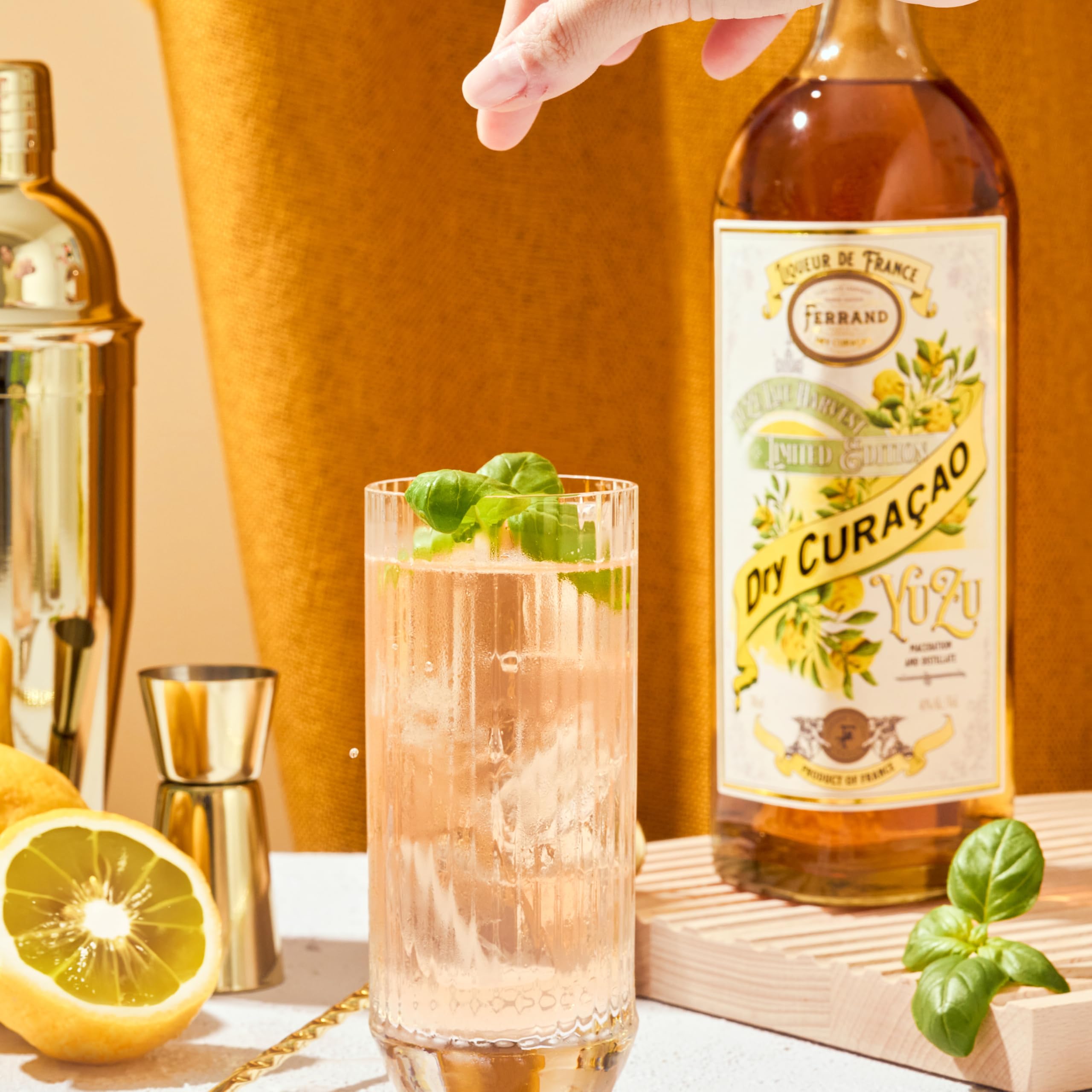 COGNAC FERRAND - Dry Curaçao Yuzu - Liqueur d'Agrumes - Notes d'Agrumes et de Vanille - 40 pour cent Alcool - Origine : France, Poitou-Charentes - 70 Cl
