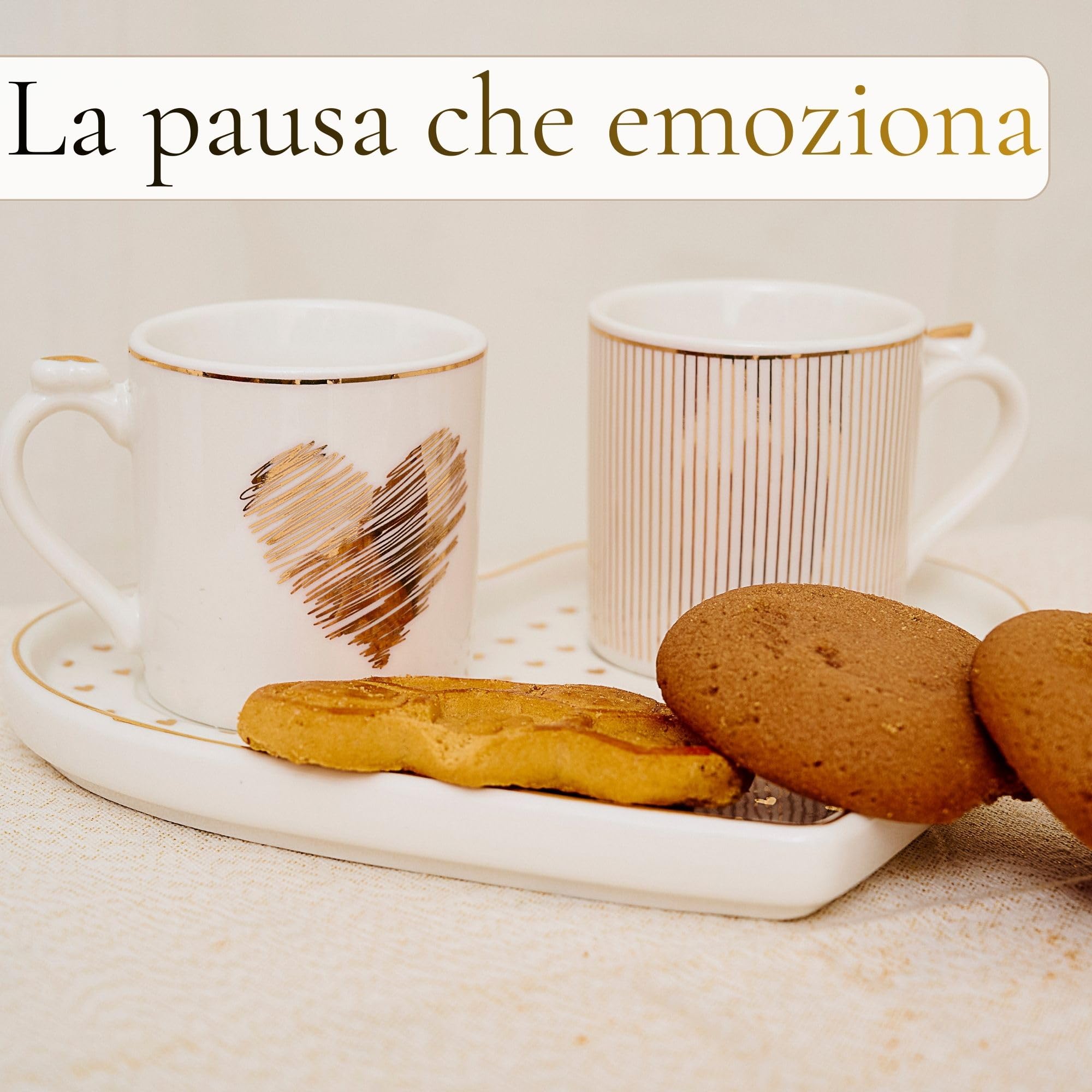 NAMAI - Set di 2 Tazzine Caffè con Vassoio a Forma di Cuore, 17,5x15,5x6h CM, New Bone China, Adatte in Lavastoviglie e Microonde, Regalo Coppia (Cuori)