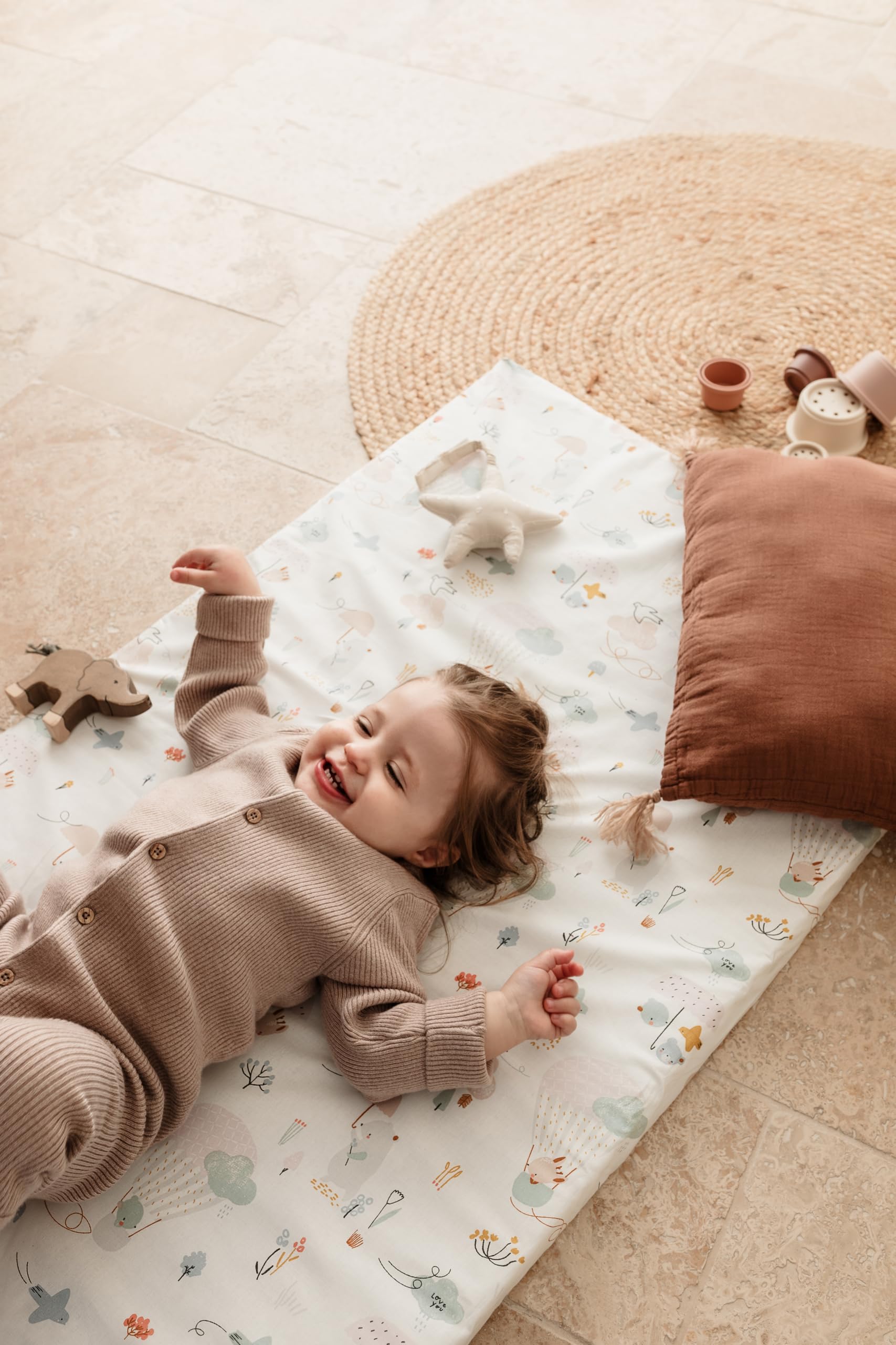 Tinéo - Matelas Bébé De Voyage 60x120x4cm - Dessous Polychlorure De Vinyle - Utilisation Intérieur et Extérieur - Déhoussable - Enroulable - Transportable (Balloons)
