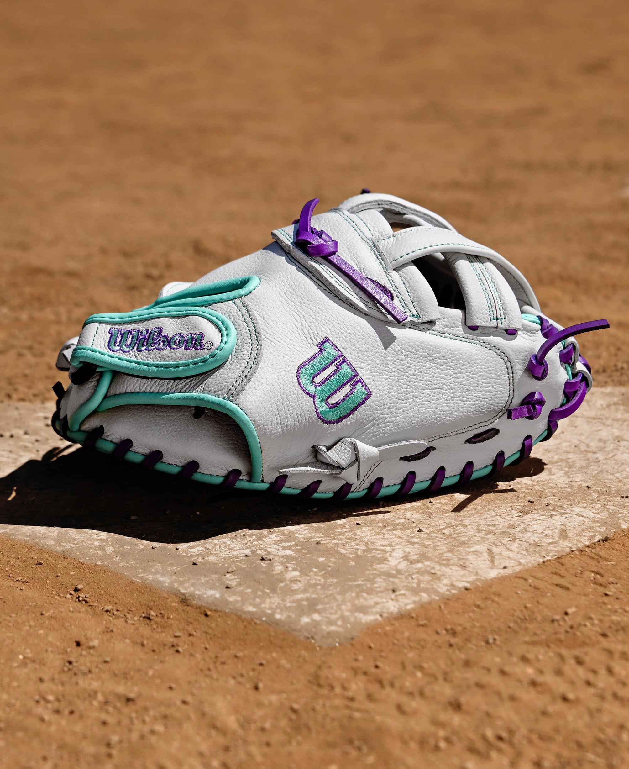 Wilson Manopla para receptores de sóftbol de lanzamiento rápido A500 de 32 pulgadas, para lanzar a la derecha, blanco/espuma de mar/morado