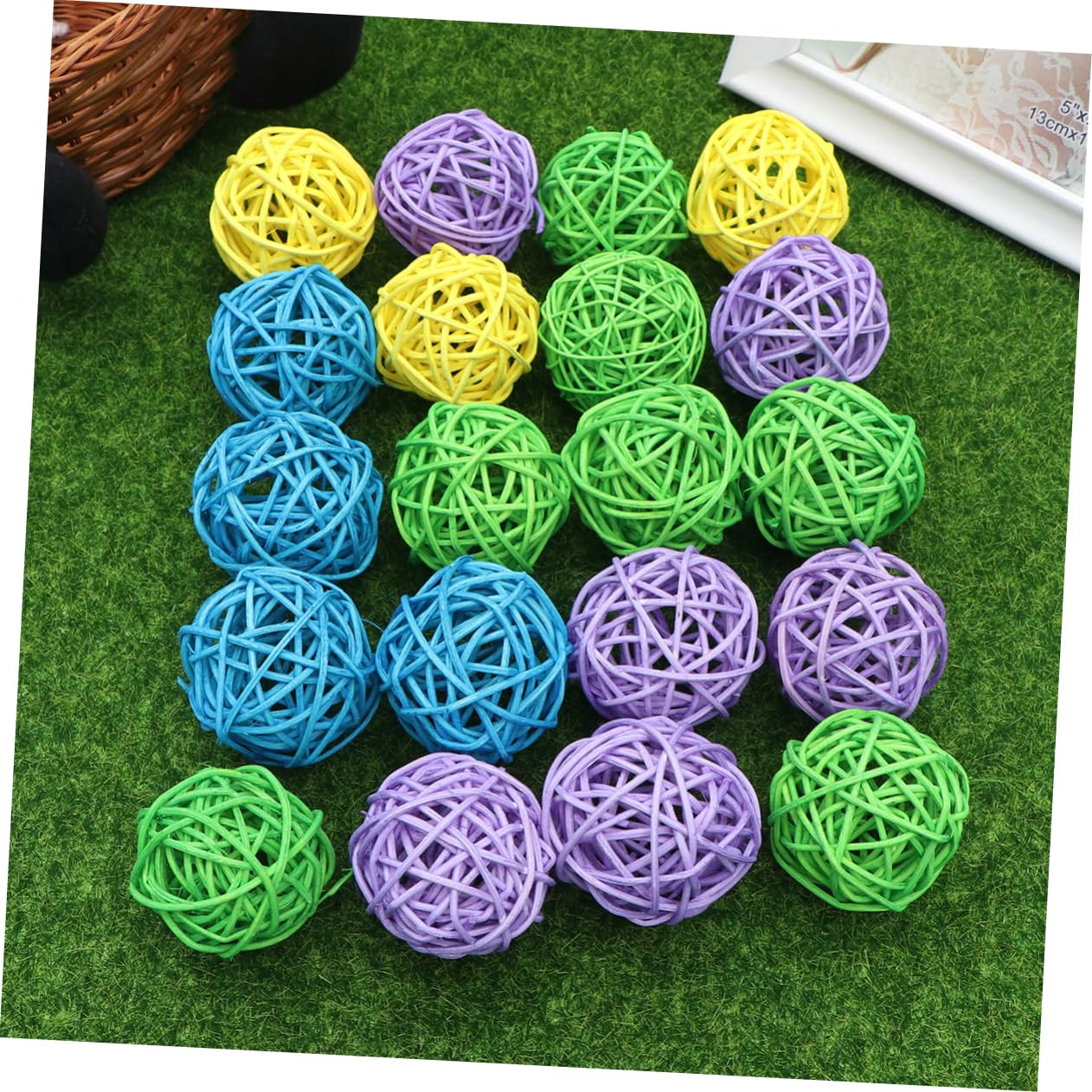 DOITOOL 60pièces Jouets à Mâcher Rotin pour Oiseaux Boules De Rattan Colorées pour Perroquets Et Petits Oiseaux Amusants Et Sains