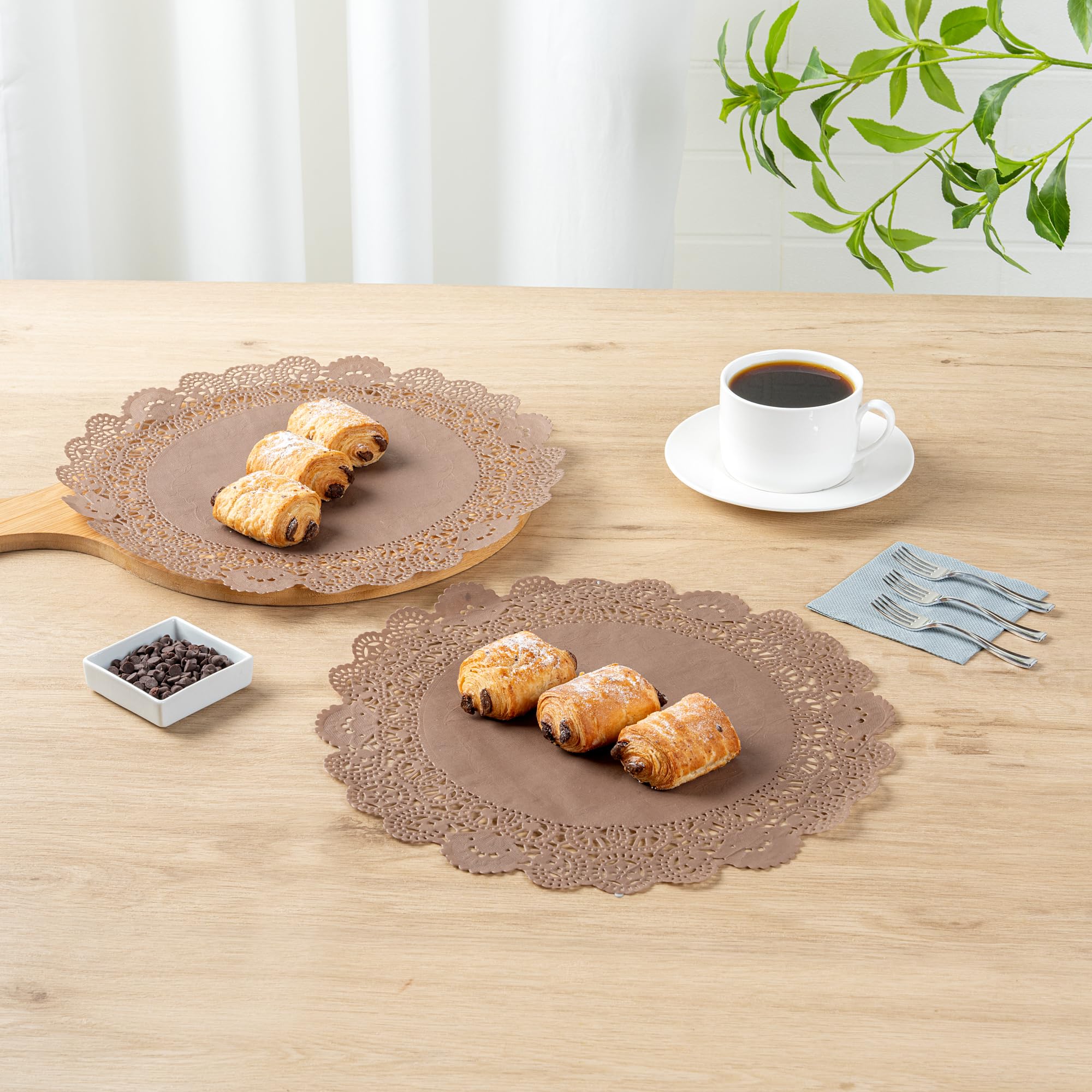 Restaurantware -Pastry Tek Centrini di carta in pizzo da 30,5 x 30,5 cm, 4000 centrini usa e getta da tavolo, elegante finitura in pizzo, lunga durata, tovaglietta in carta marrone, per pasticceria