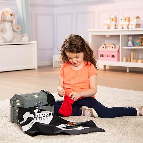 Miniatura 4 de Melissa  Doug Juego de simulación de pecho pirata de madera