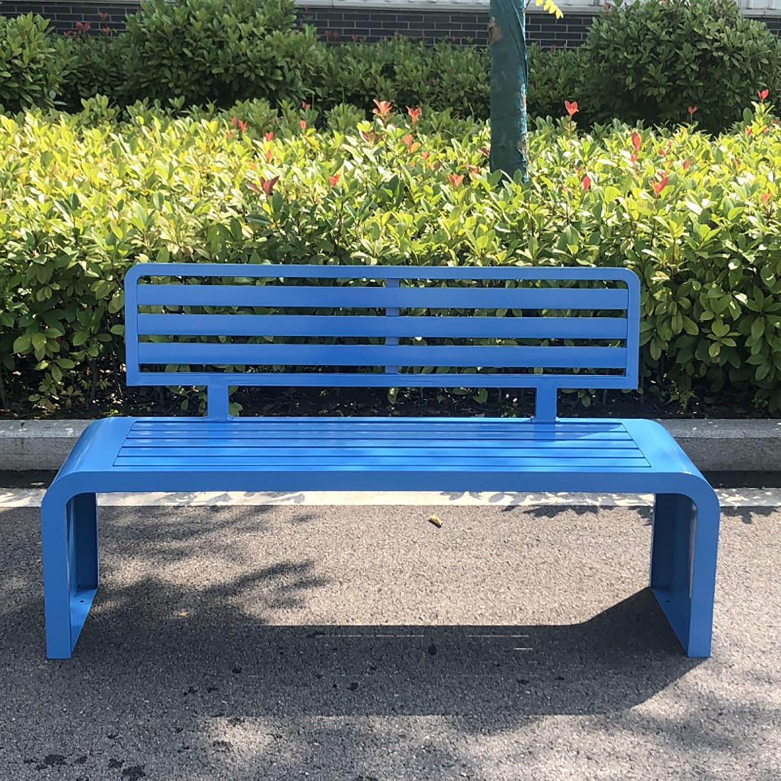 Sofá biplaza de parque en metal con respaldo ergonómico para terraza y césped 1