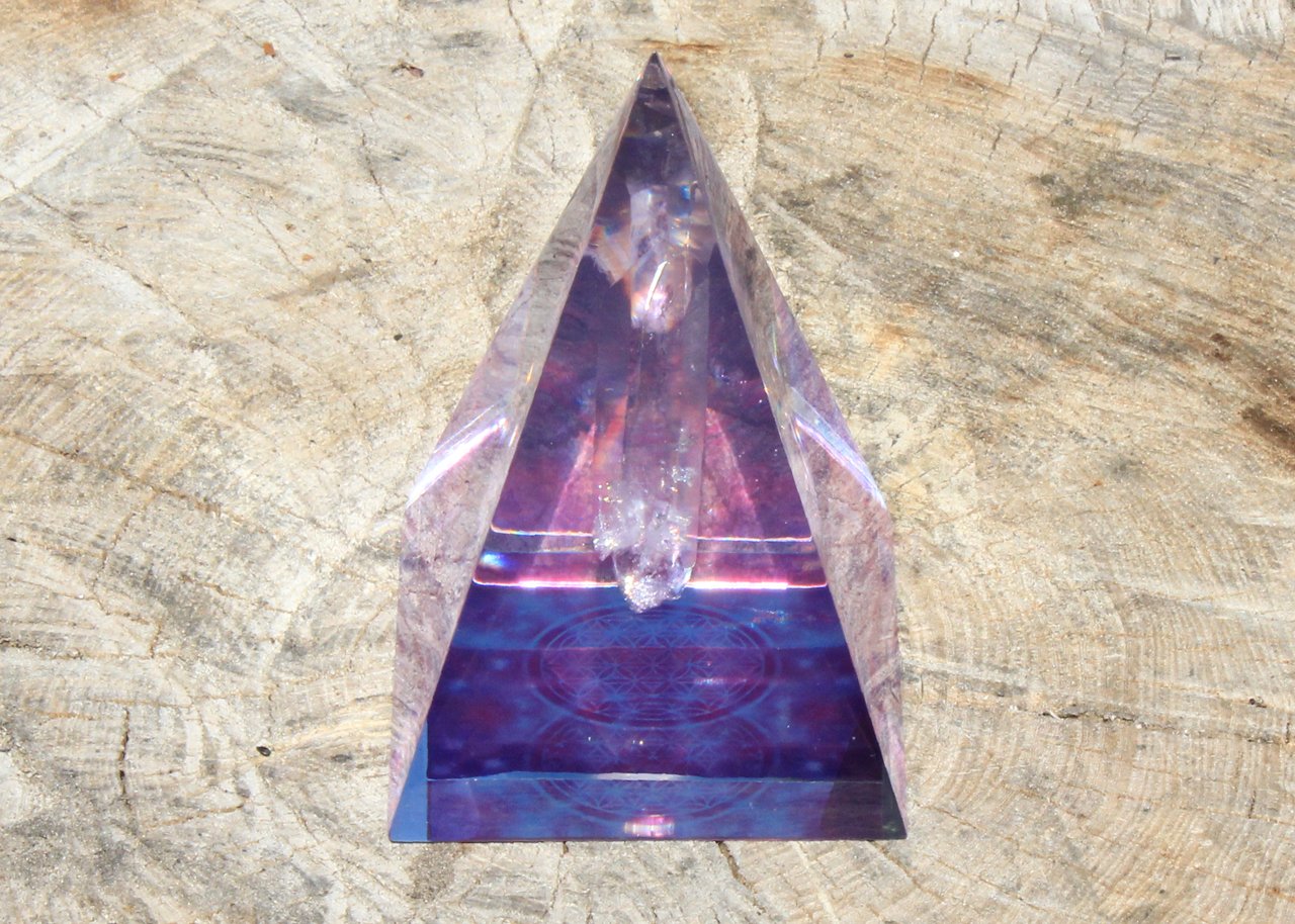 Vajra Orgone Pyramid Orgonite - Energy Generator - Flower of Life - Crystal Gemstone - Quartz - Powerful Healing Tool