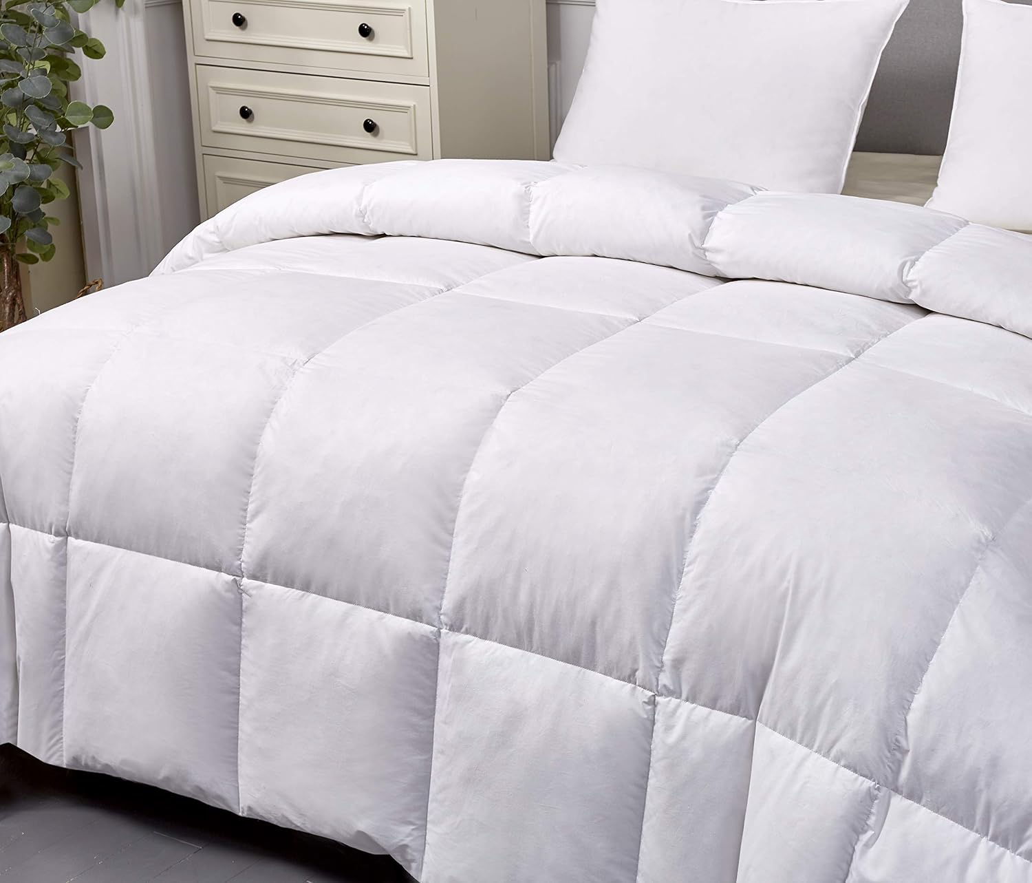 Blue Ridge Home Fashions White Goose Feather Down Comforter Queen Size - All Seasons Warmth 240 Thread Count Down Duvet Insert 100% Cotton Cover Peninsula Hotel Edition Hypoallergenic （88x88 ）