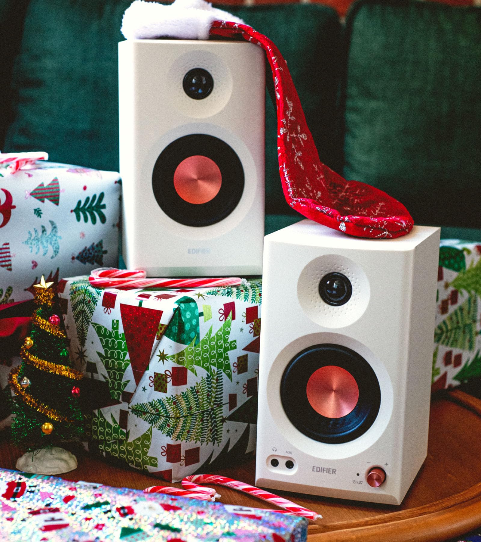 Edifier MR3 - Altavoces de Estudio compactos 2.0, Hi-Res Audio, Bluetooth V5.4, Controles físicos, RCA, AUX, Aplicación móvil, 2x18W, Blanco