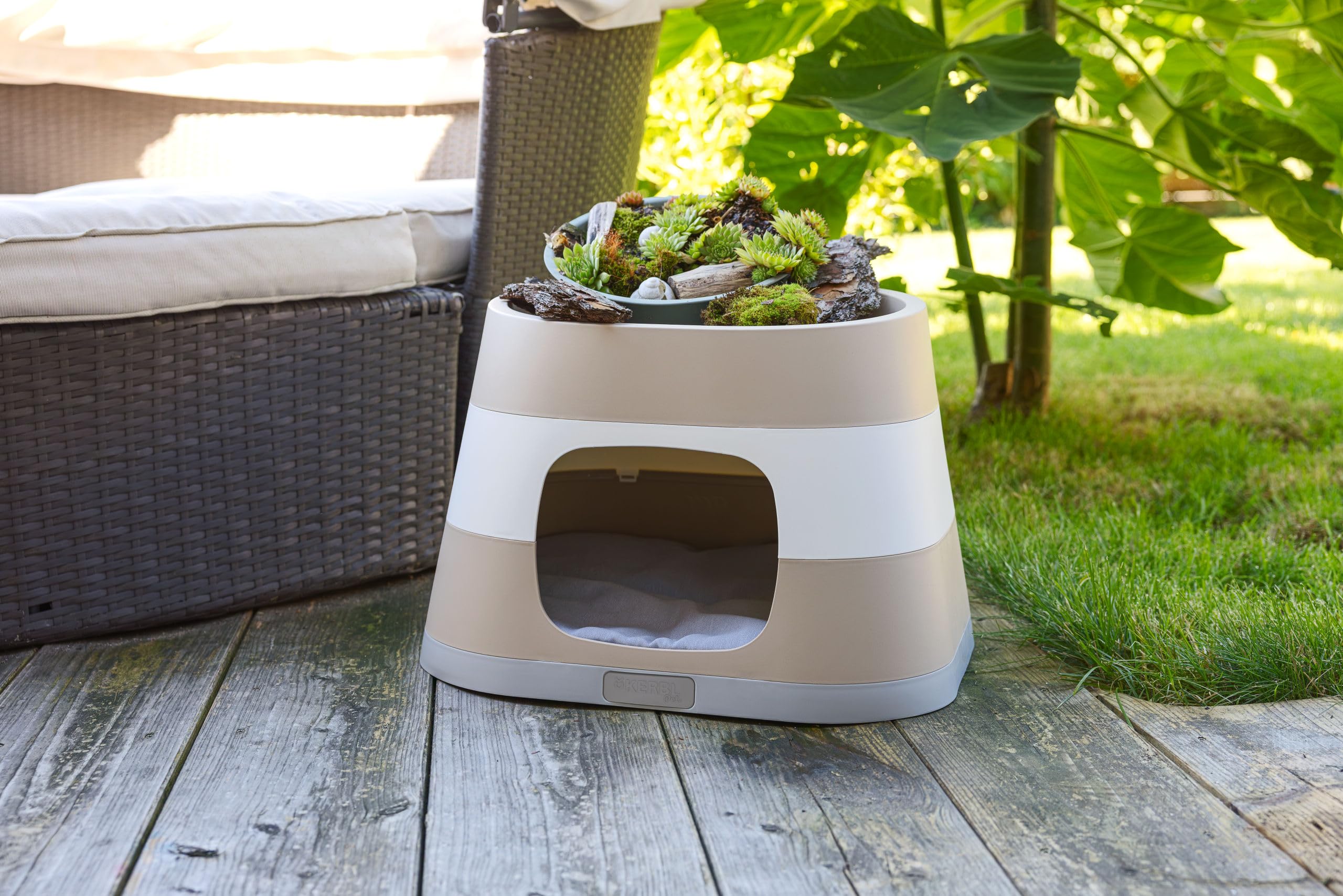 Kerbl Pet Katzenhöhle Bianca mit Liegekissen | Taupe/Weiß/Grau, 58 × 38 × 35 cm, robustes Polypropylen, Stecksystem, rutschfeste Füße und Liegekissen