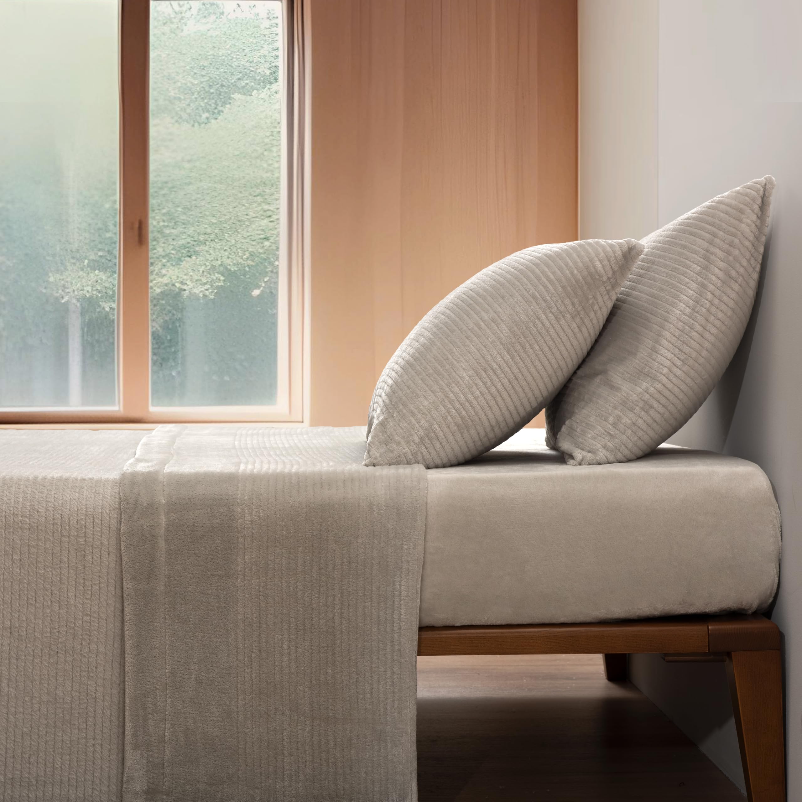 Casa da Laura - Sábanas de Coralina Gris Claro Acaneladas - Cama de 150/160 x 200 cm - Sábana Encimera, Bajera y 2 Fundas de Almohada - 100% Poliéster Micro Coralina