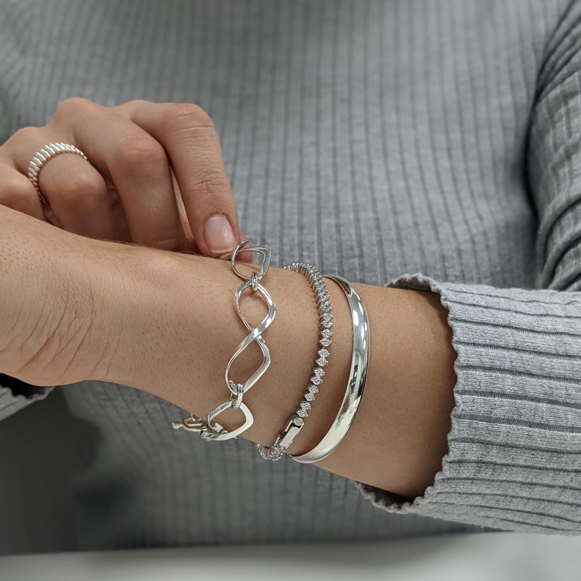Silverly Brazalete Cerrado Grueso de Plata de Ley 925 de 12mm con Diseño en Forma de D | Pulsera Clásica Sencilla de Plata para Mujer | Brazaletes Anchos Apilables sin Cordones