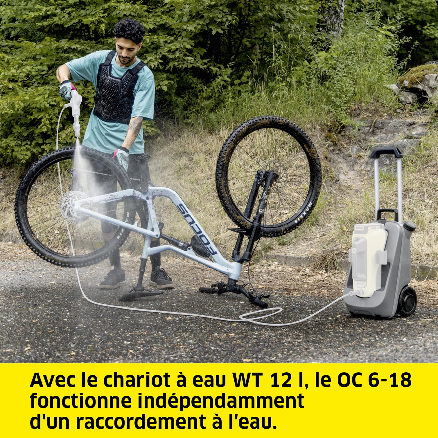 Kärcher Chariot à Eau WT 12 l, Avec Grandes Roues et Poignée Télescopique, Étanche, Accessoire d'Origine pour le Nettoyeur Sans Fil Moyenne Pression OC 6-18 de Kärcher
