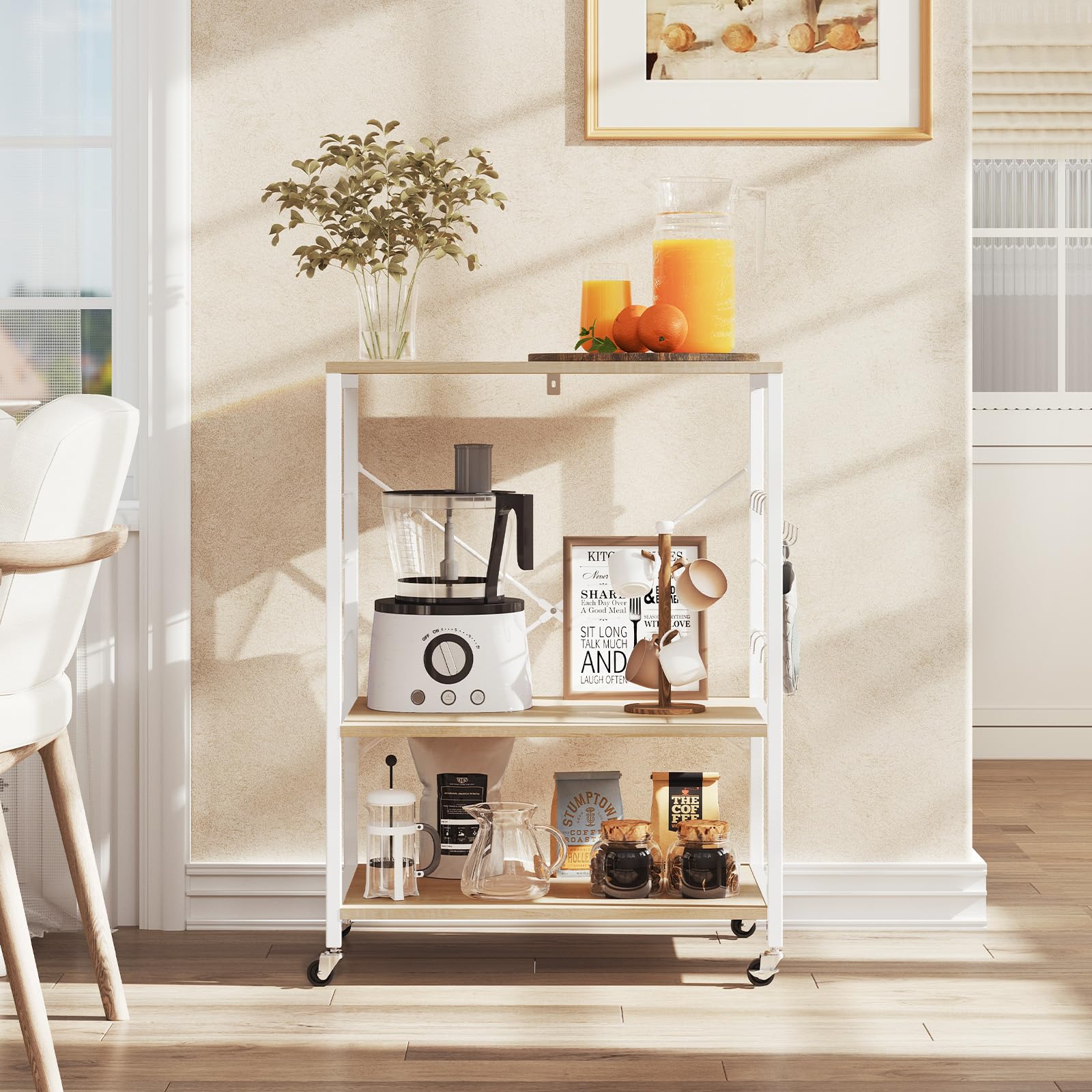 WOLTU Estantería de Cocina con Ruedas, Carrito Auxiliar con Estanteria Almacenaje 3 Niveles, Carro Cocina con 4 Ganchos, Estante de Microondas, Marco Metalico, Blanco + Roble Claro, 60x40x82,5 cm