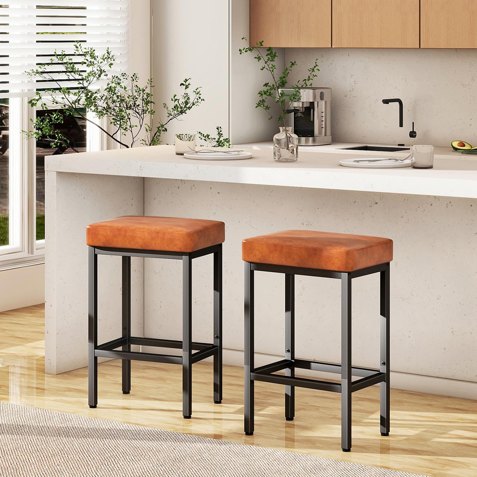 YMYNY Tabouret Bar, 66 cm Tabouret de Bar Lot de 2, Brun Caramel Chaise de Bar, Cuir PU Tabourets de Bar, 6 cm Siège Rembourré, Cadre en métal, Chaise Haute Bar, Chaise Haute Cuisine, HBS513J