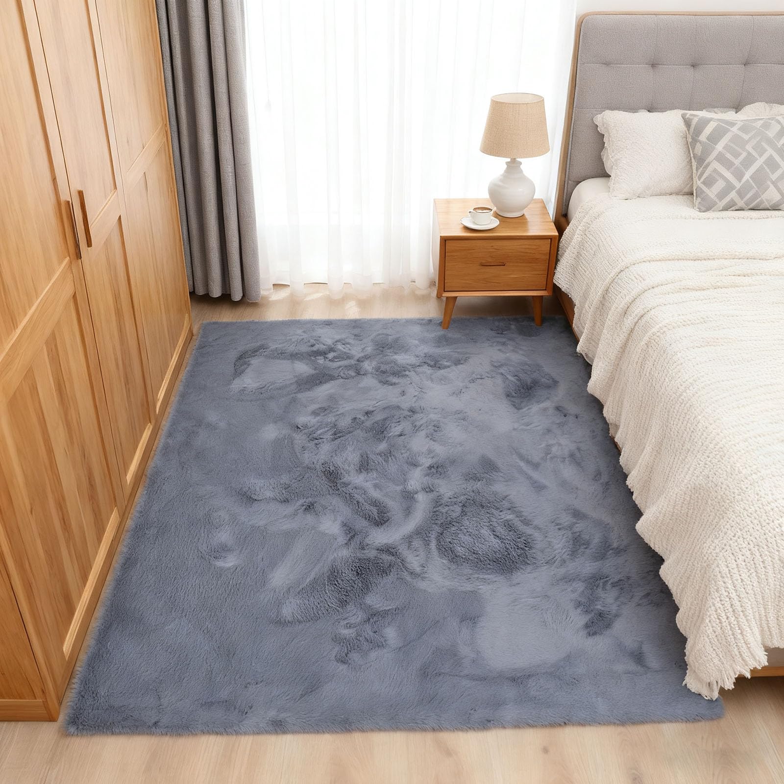 Tapis moderne doux salon uni sobre aspect fourrure grise de qualité