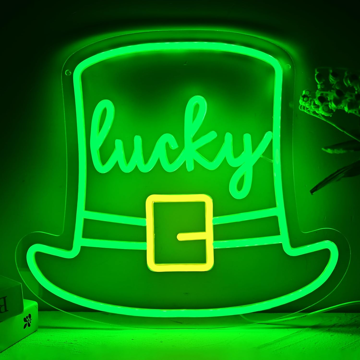 St. Patrick's Day Neon Sign, Lucky Dimmable Led Sign Green Lucky Hat Wall Decor, Usb Powered Neon Light for Irish Bar Window Living Room Bedroom Spring Party Home Festival Gift