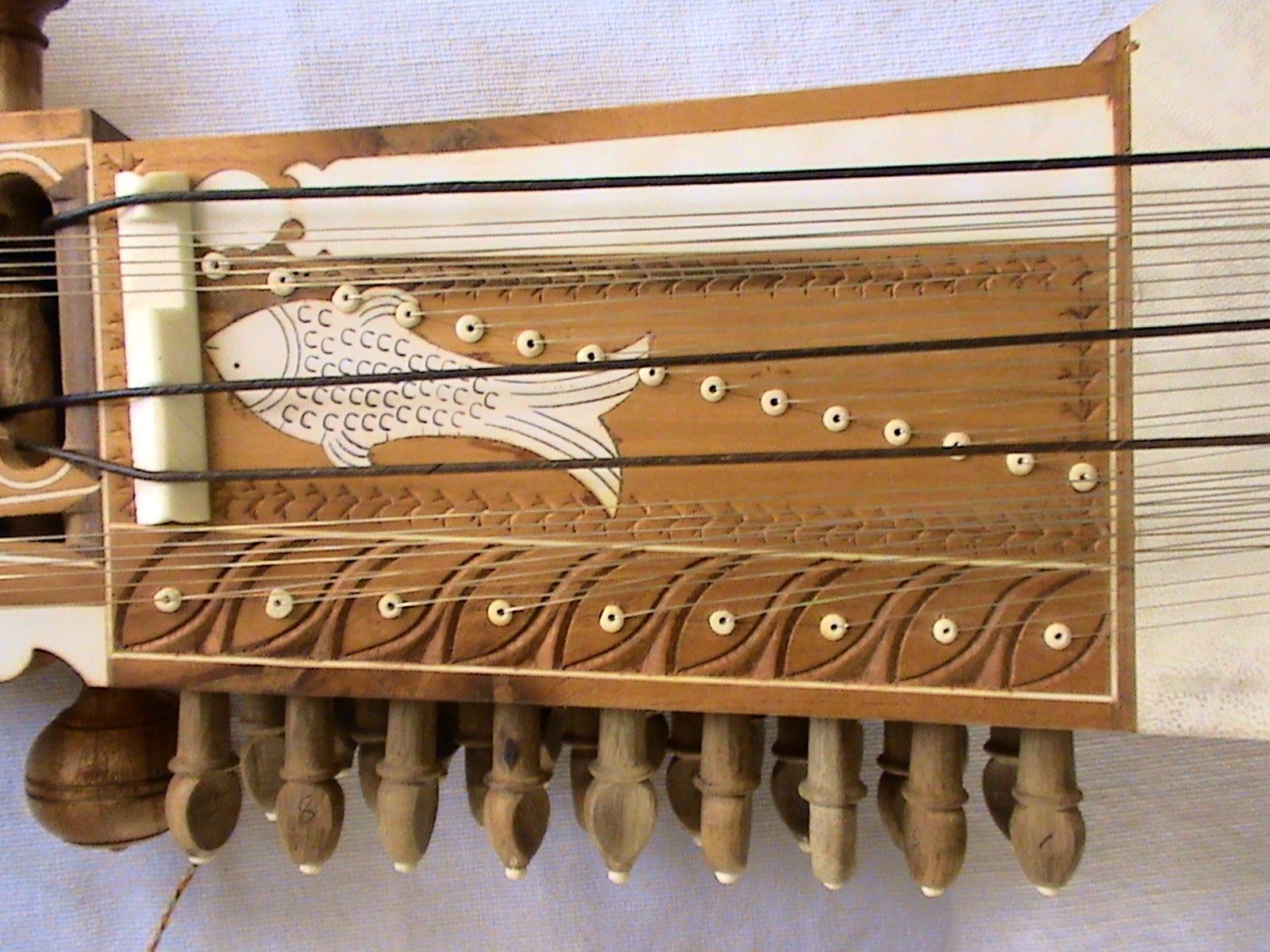 Concert Kalawati Sarangi made of Tun with Bow rosin tuning wrench and bag - Image 2