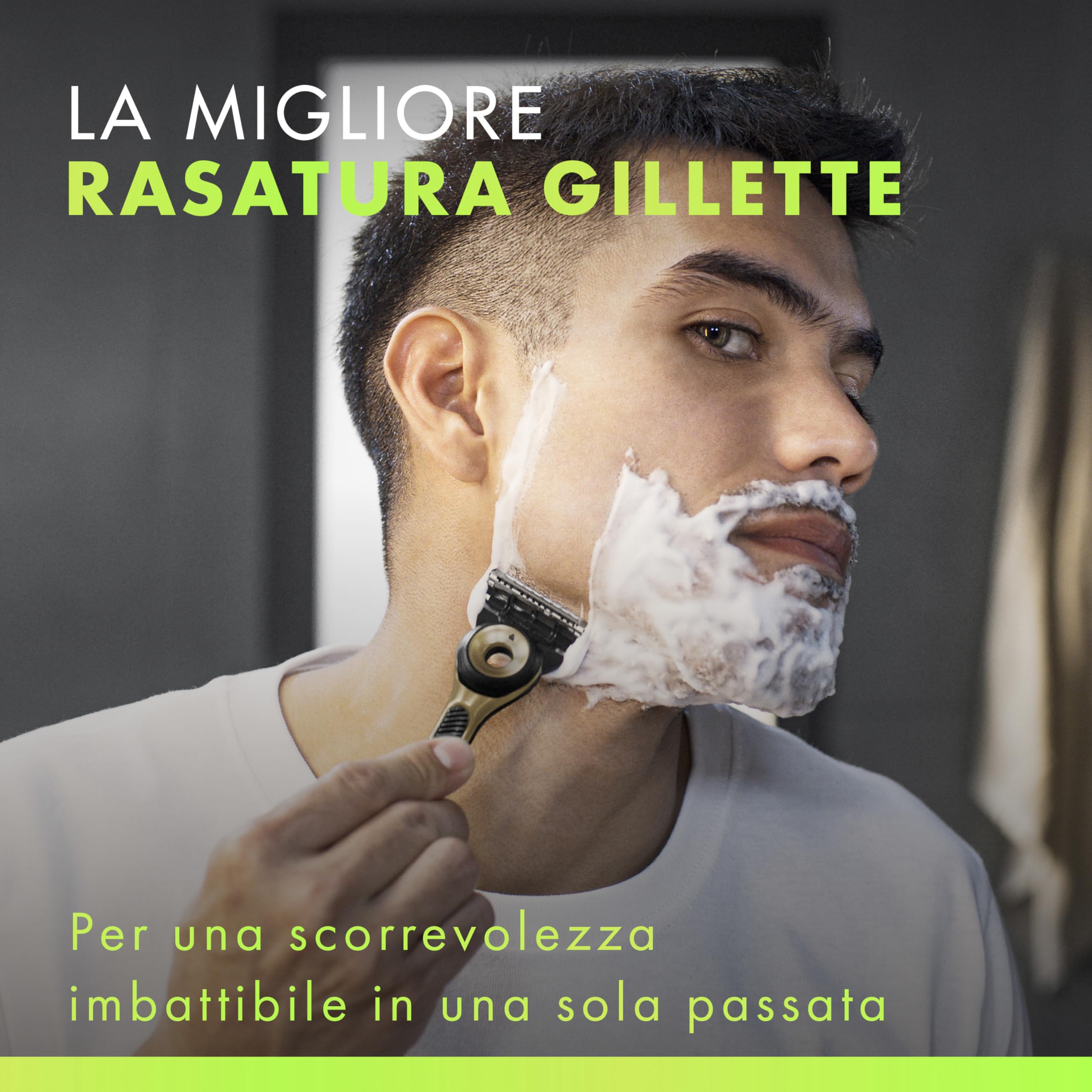GilletteLabs Rasoio A Mano Libera Con Barra Esfoliante Champion Gold Edition, 1 Manico + 5 Lamette Di Ricambio, Include Un Gancio Da Parete E Una Custodia Da Viaggio