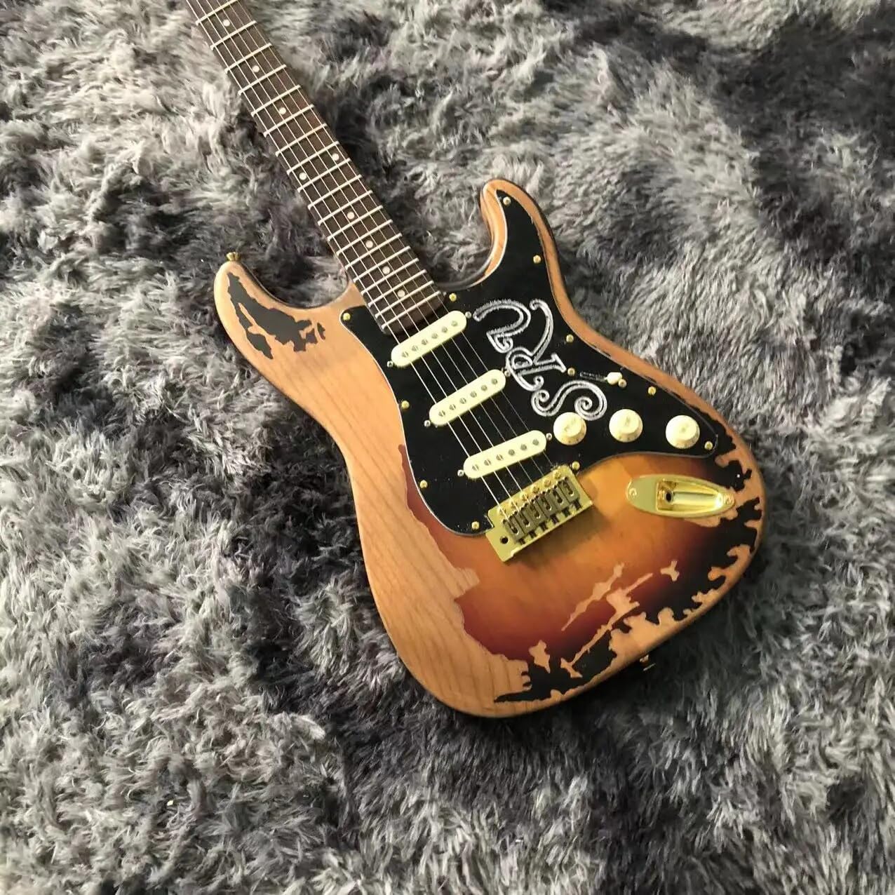 詳細不明　カスタムエレキギター ヘビーレリック　ＳＲＶ仕様　音良し 詳細不明 カスタムエレキギター ヘビーレリック SRV仕様 音