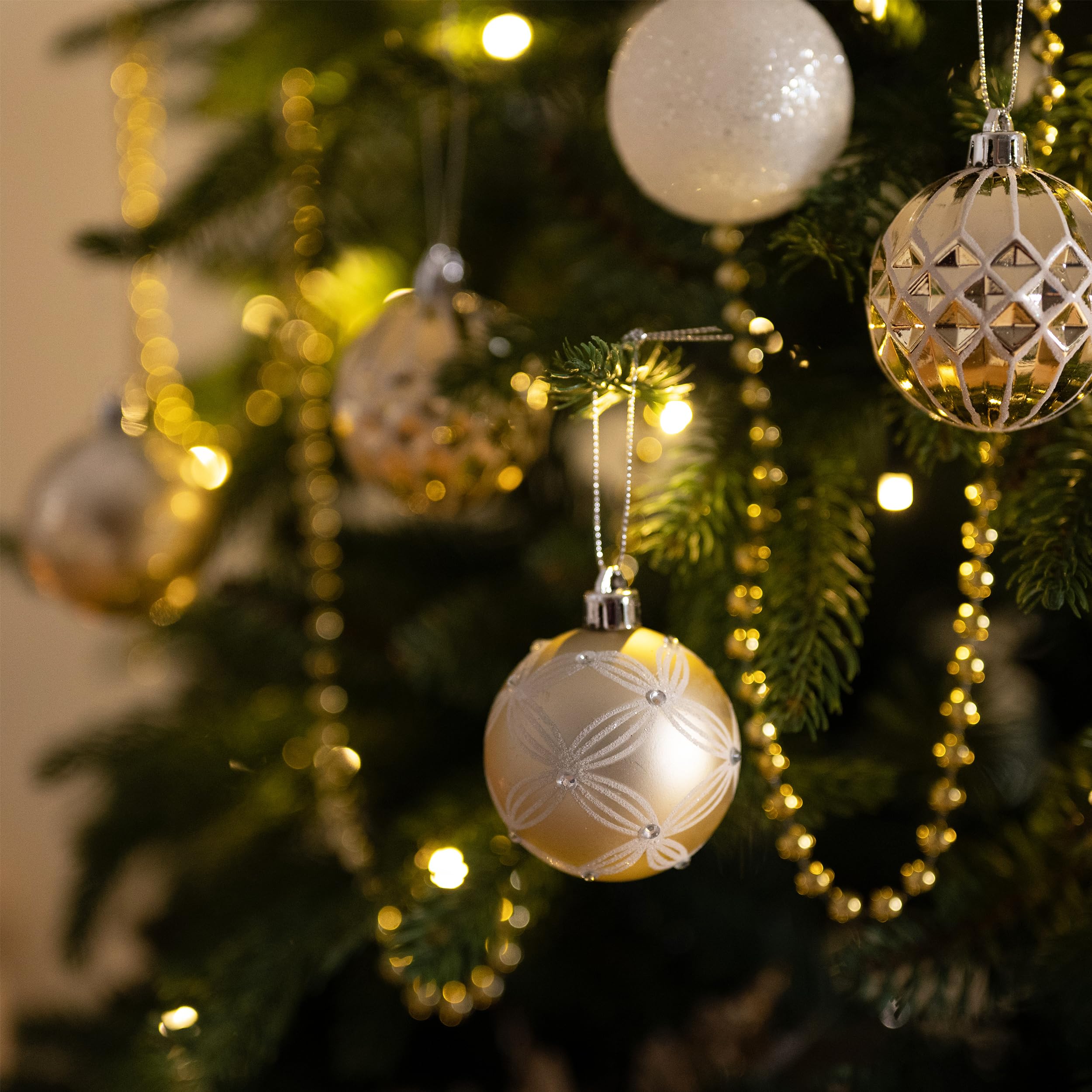 Valery Madelyn Boules de Noël incassables pour décoration de sapin de Noël - Or et blanc - 24 carats - 60 mm