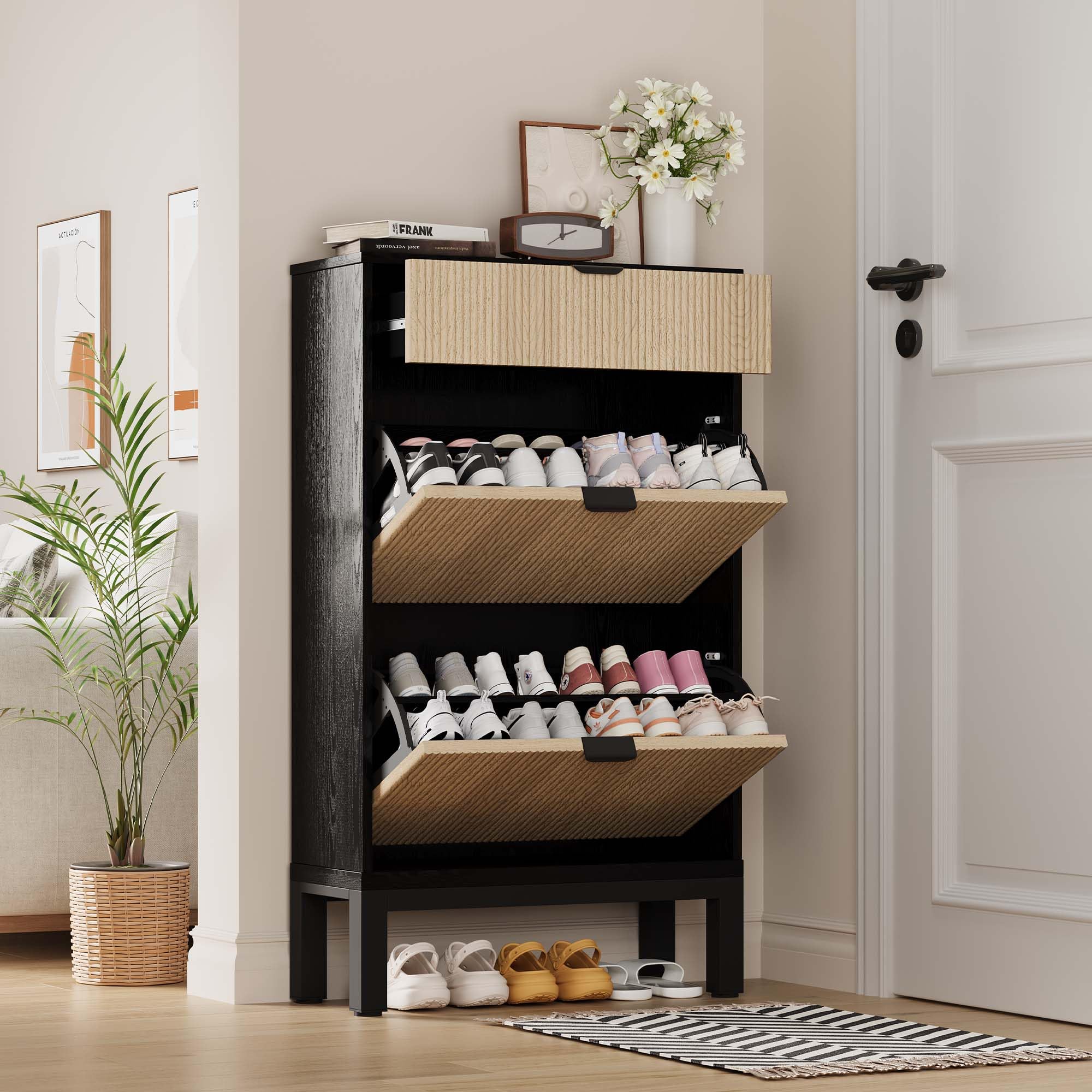 GarveeHome Zapatero Estrecho con 2 cajones abatibles y 1 cajón pequeño – Puertas estriadas – Capacidad 8-12 Pares – Estructura de Madera – para recibidor, Pasillo o Entrada – Negro + Madera