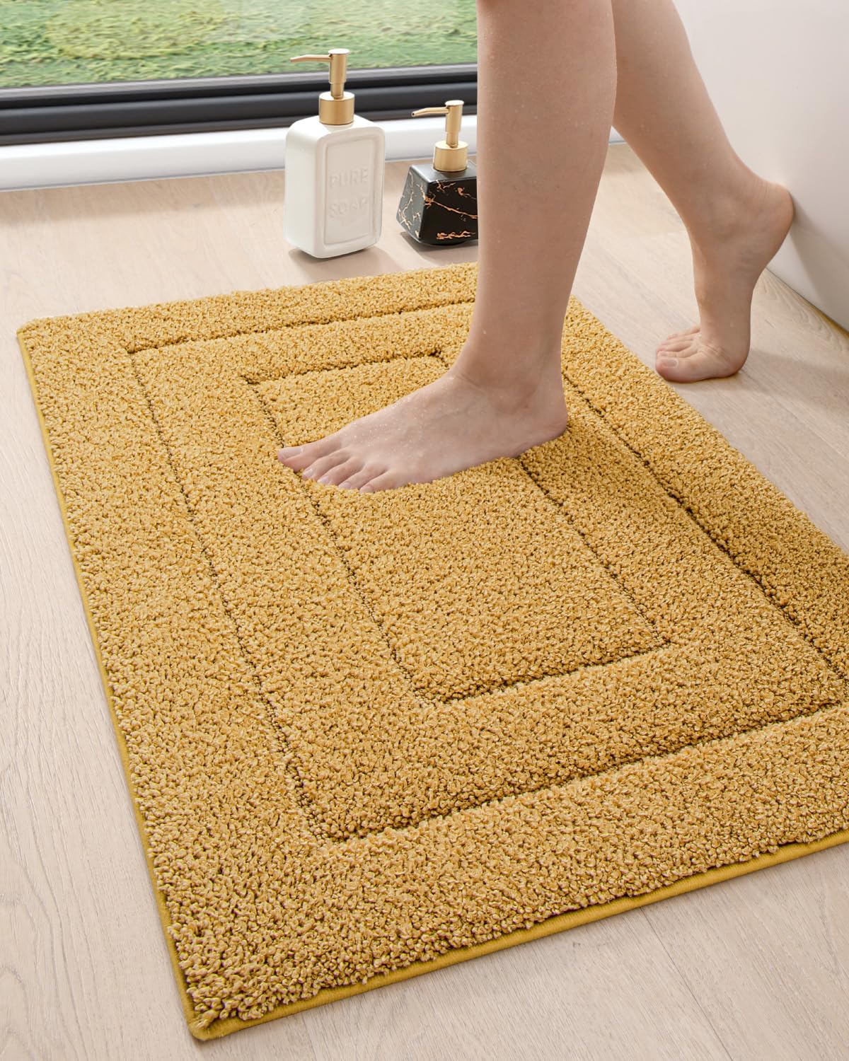 Tapis de salle de bain jaune pour baignoire et douche moderne