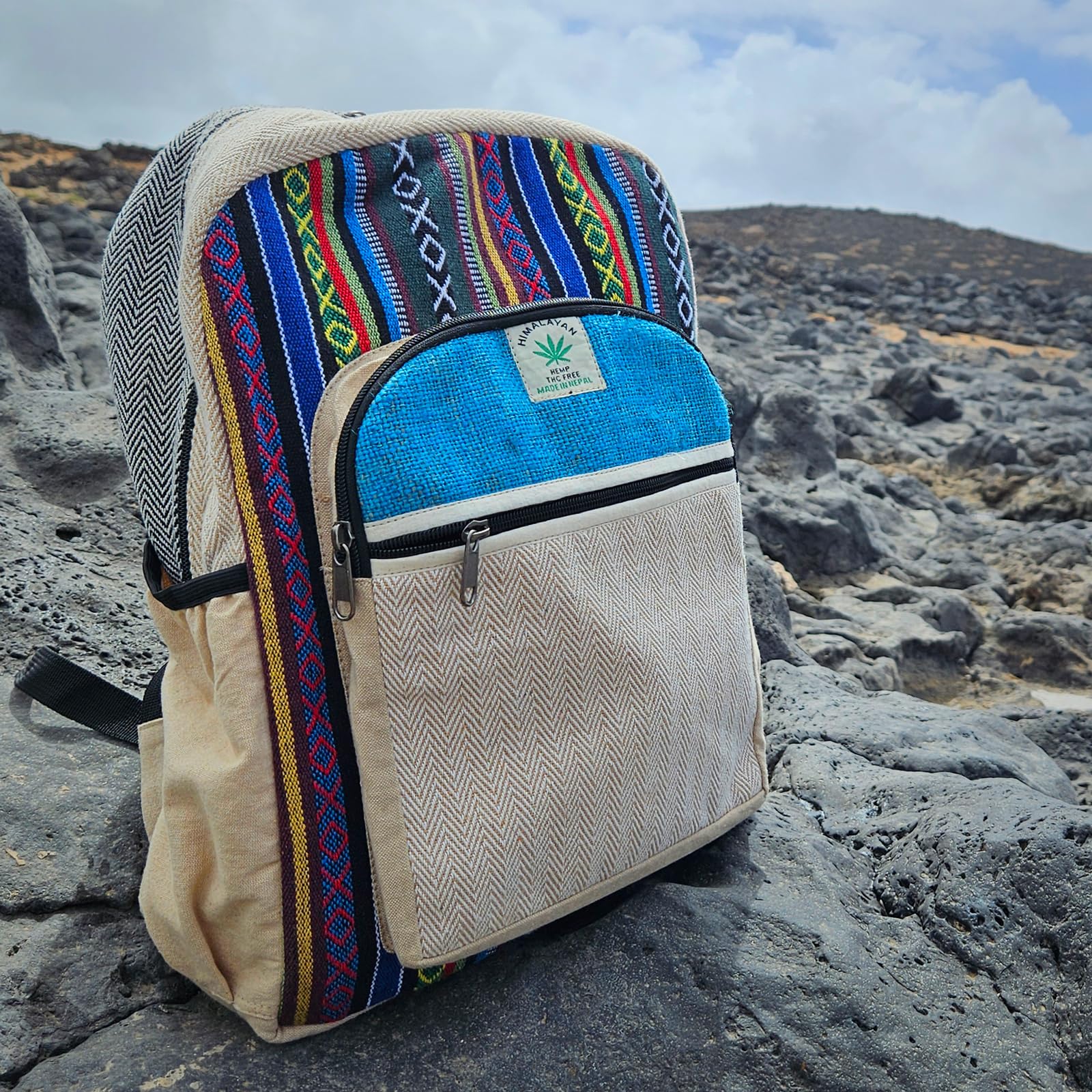 Zaino Himalayan Hemp – fatto a mano – Zaino unisex in canapa – stile etnico – scomparto per computer portatile – ideale per università, viaggi e uso quotidiano – prodotto in Nepal