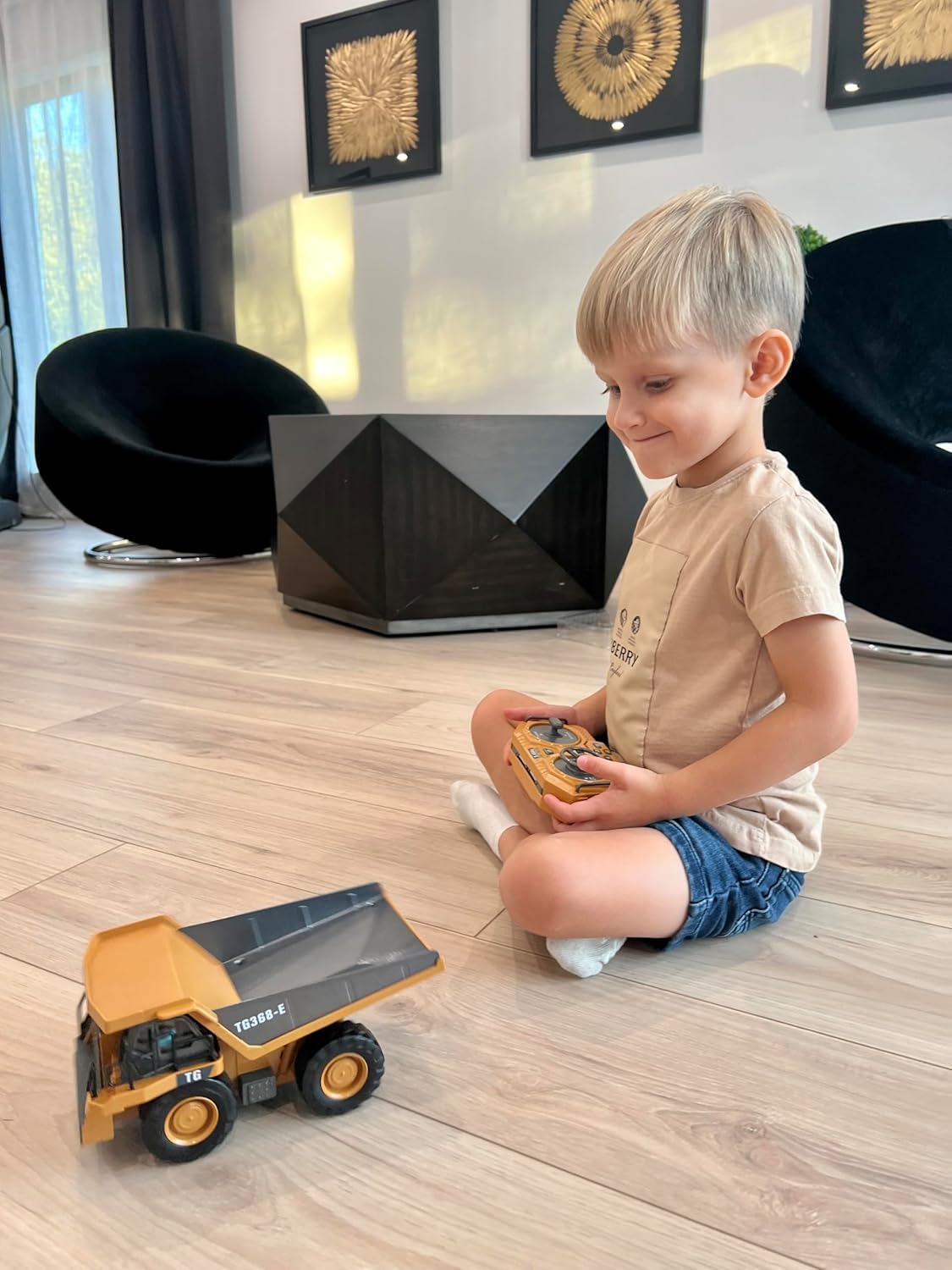 KIDMARKT Remote Control Construction Dump Truck Toy - Construction Toys Vehicle, Toys for Boys 3-5 4-7 8-12 Year Old Kids Christmas Birthday Gift
