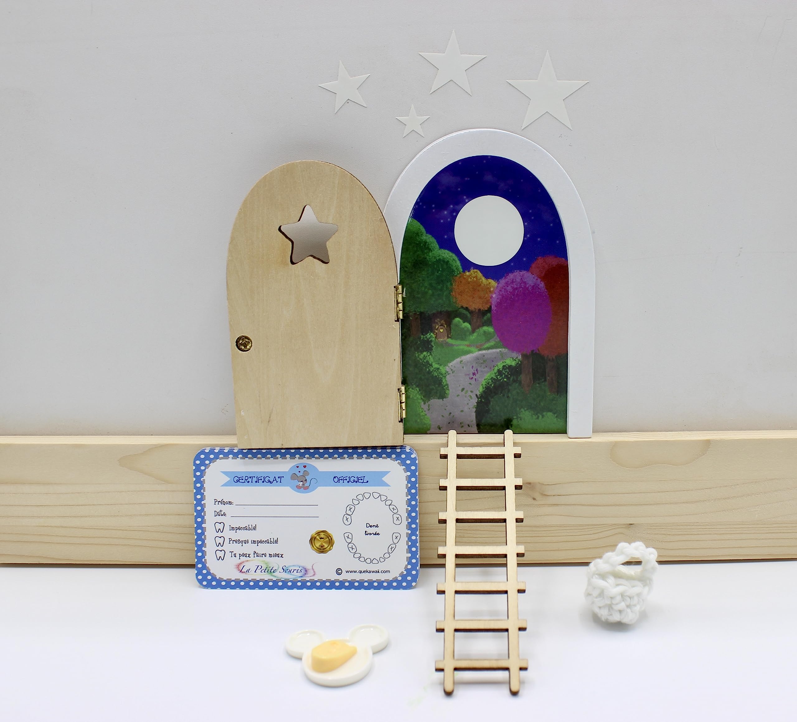 MAGIQUE LA PETITE SOURIS. PORTE QUI S'OUVRE ET BRILLE DANS LE NOIR!!!Porte et escalier en bois à peindre et customiser+sac au crochet+Assiette+Fromage+étoiles+6 certificats (Naturelle)
