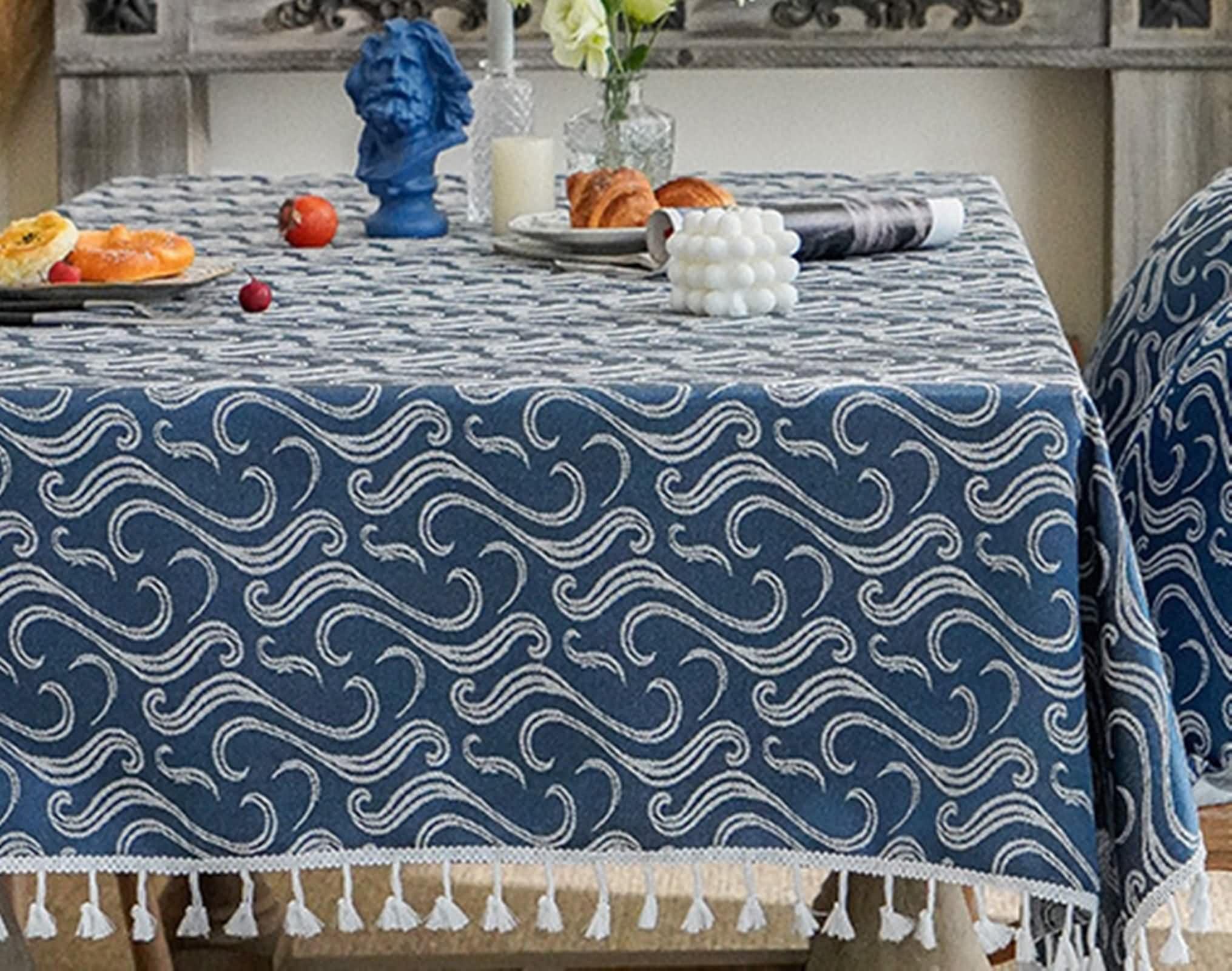 Mantel Antimanchas Rectangular Azul Marino para Terraza, Patrón de Geométrico con Borlas, de Algodón y Lino Elegante, 135 x 200 cm, Mantel para Mesa de Centro
