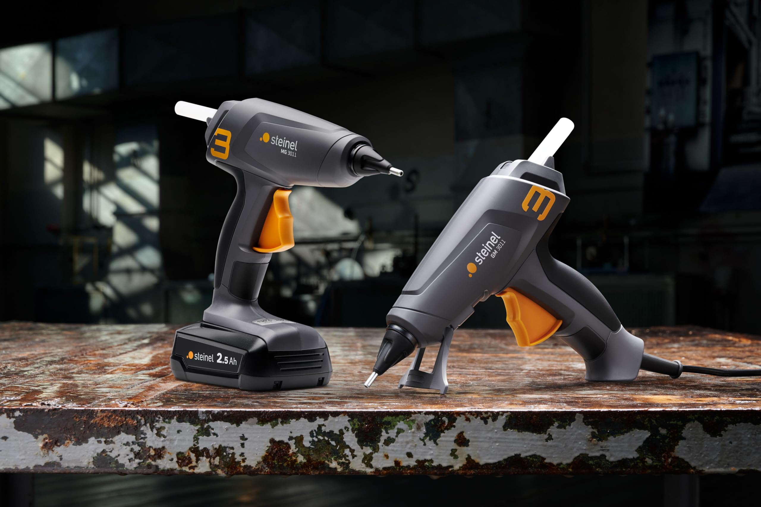 Steinel Pistolet à colle sans fil MobileGlue 3011, pistolet à colle sans fil 11mm, 2 niveaux de température, compatible avec la batterie PFA Bosch