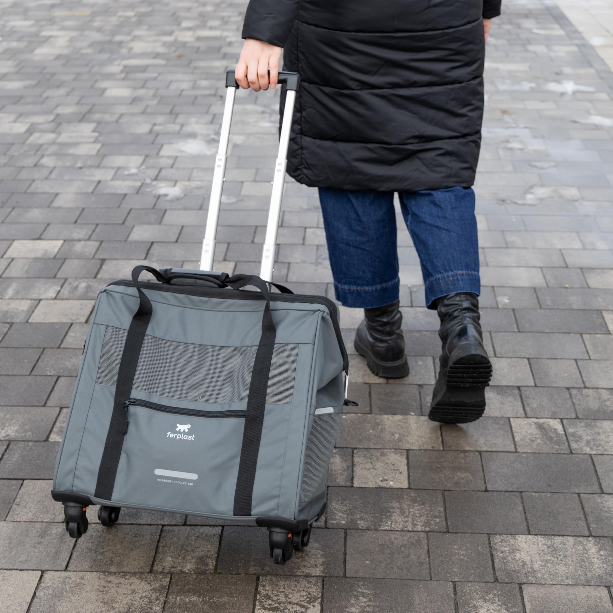 Ferplast Hundebox Voyager Trolley, Transportbox Katze, Hundetasche, ausziehbarer Griff, verstellbare Gurte, breite Öffnung, abnehmbare Räder, max. 15 kg, 46 x 26 x 48H cm, Schwarz
