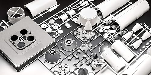 Miniatura 6 de Modelo coleccionable con piezas Rocket marca Revell (Alemania) del cohete Saturno V del programa Apolo.