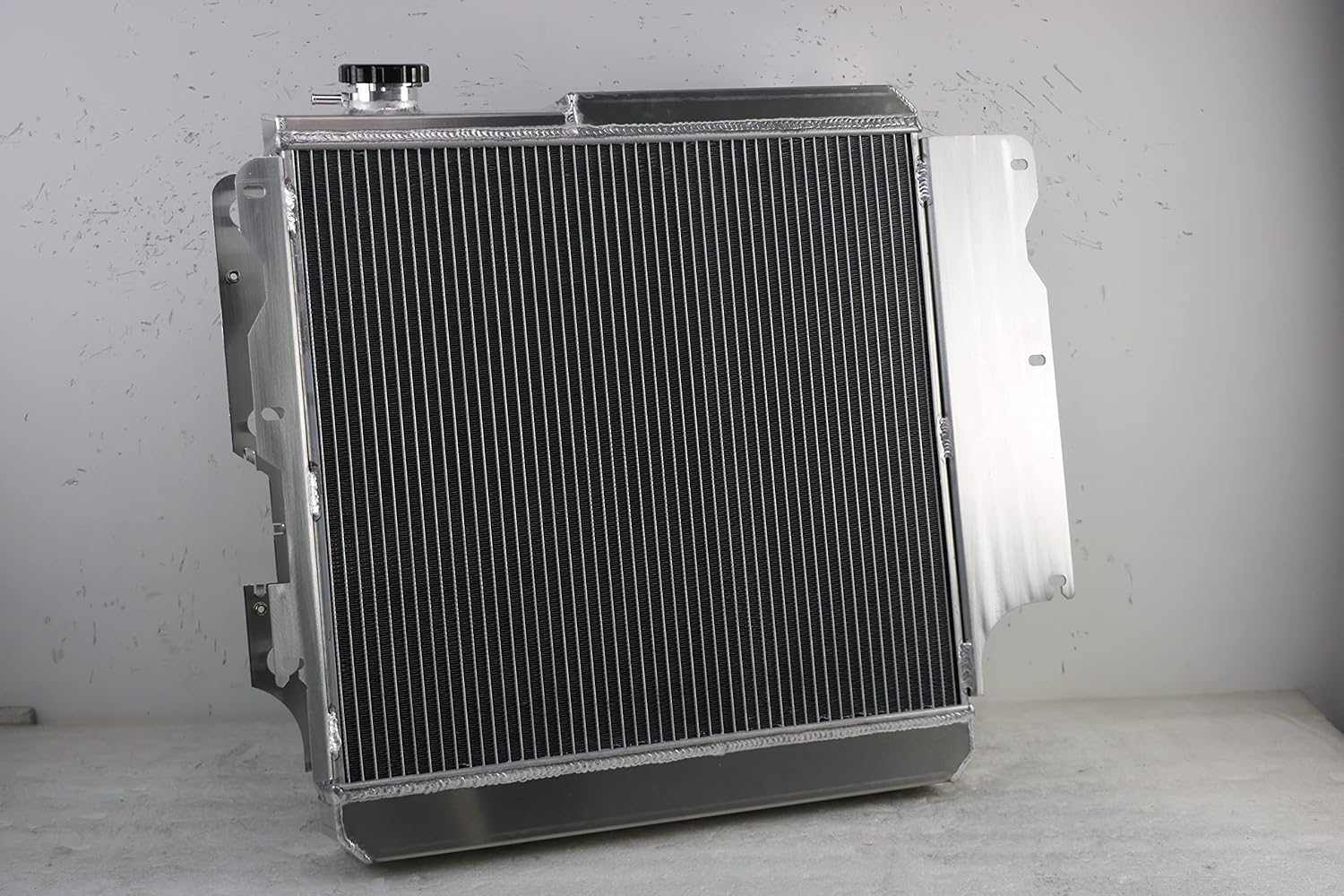 4 Row Aluminum Radiator for 1987-2006 Jeep TJ YJ Wrangler 2.4 2.5 4.0 4.2 L4 L6 Engine