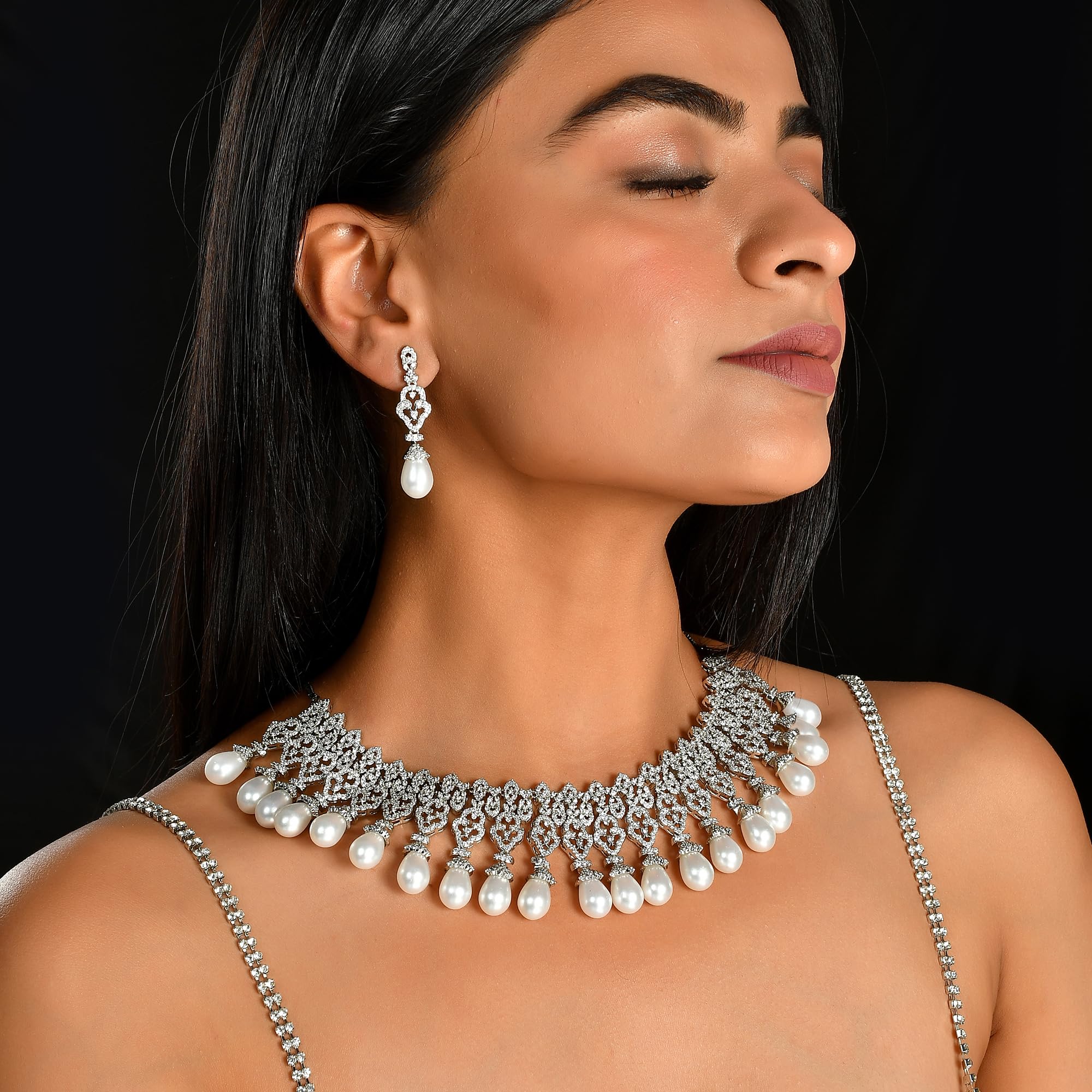 Taj Inayat Necklace Set, Luxurious Design